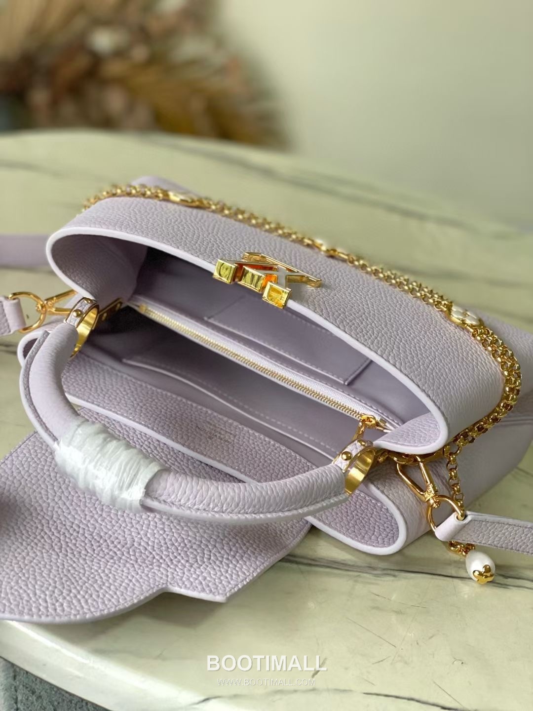 Louis Vuitton Capucines PM Taurillon Leather Top Handle Shoulder Bag with Shell Chain Detail 루이비통 카퓌신 PM 토릴론 가죽 탑핸들 숄더백 쉘체인 M25476 30cm 8