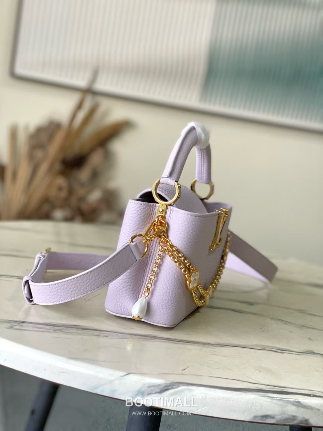 Louis Vuitton Capucines Mini Taurillon Leather Top Handle Shoulder Bag with Shell Chain Detail 루이비통 카퓌신 미니 토릴론 가죽 탑핸들 숄더백 쉘체인 M25476 22cm 3