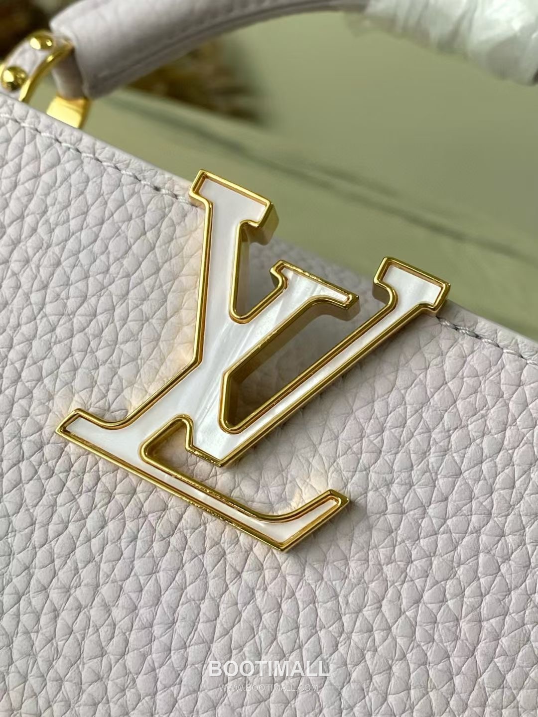 Louis Vuitton Capucines Mini Taurillon Leather Top Handle Shoulder Bag with Shell Chain Detail 루이비통 카퓌신 미니 토릴론 가죽 탑핸들 숄더백 쉘체인 M25476 22cm 6