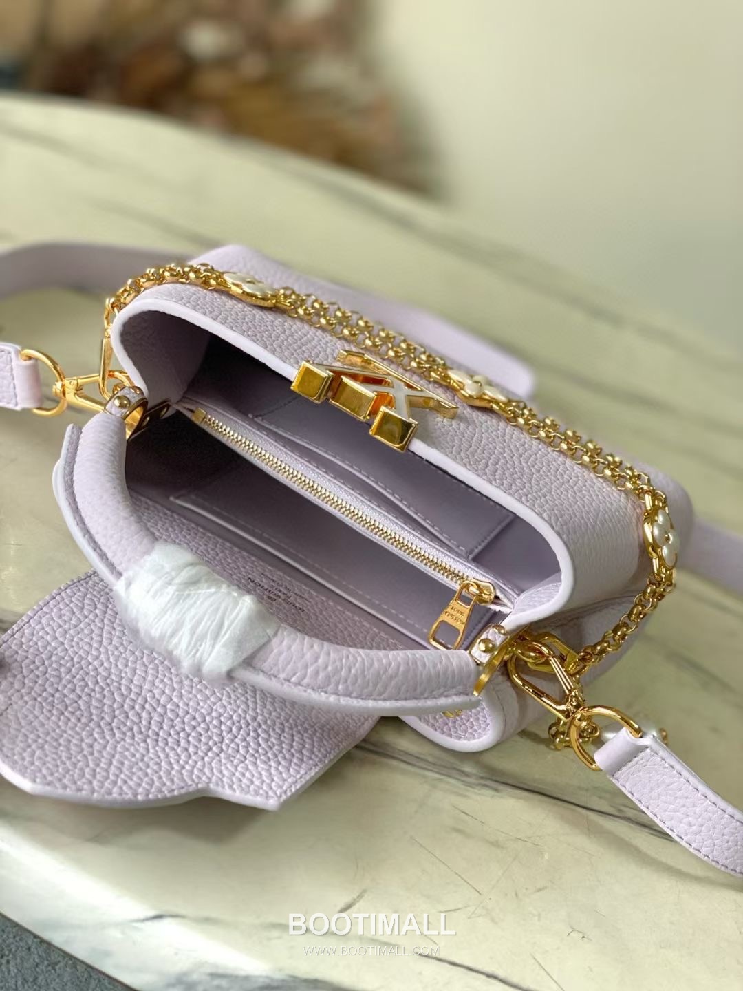 Louis Vuitton Capucines Mini Taurillon Leather Top Handle Shoulder Bag with Shell Chain Detail 루이비통 카퓌신 미니 토릴론 가죽 탑핸들 숄더백 쉘체인 M25476 22cm 9