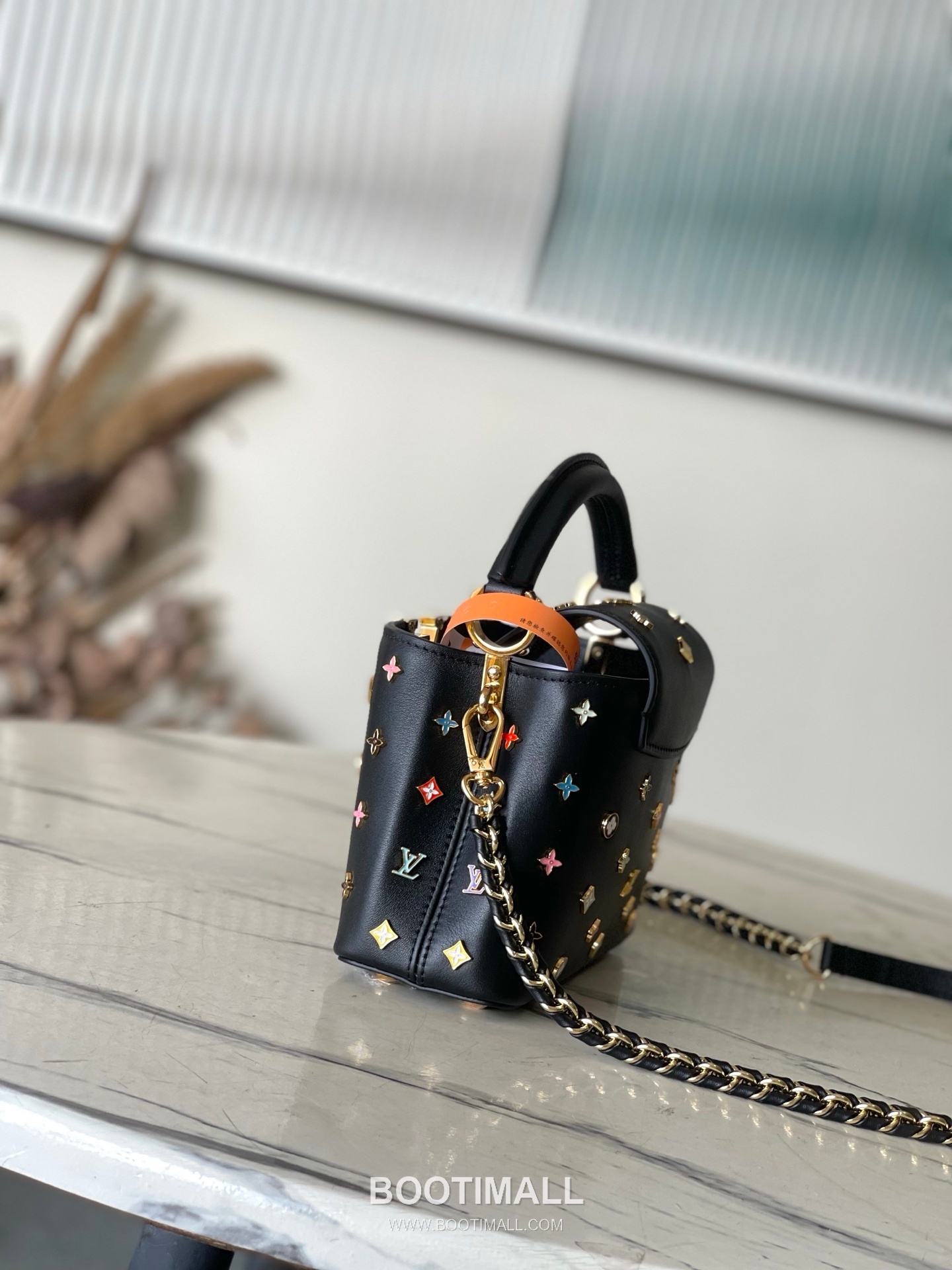 Louis Vuitton Capucines Mini Taurillon Leather Top Handle Shoulder Bag with Multicolor Strap Detail 루이비통 카퓌신 미니 토릴론 가죽 탑핸들 숄더백 멀티스트랩 M14165 21cm 2