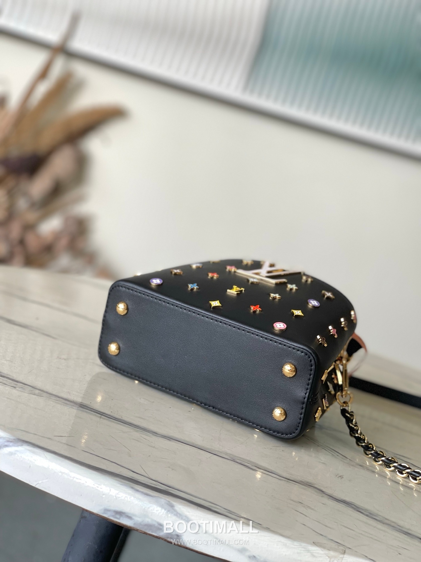 Louis Vuitton Capucines Mini Taurillon Leather Top Handle Shoulder Bag with Multicolor Strap Detail 루이비통 카퓌신 미니 토릴론 가죽 탑핸들 숄더백 멀티스트랩 M14165 21cm 4