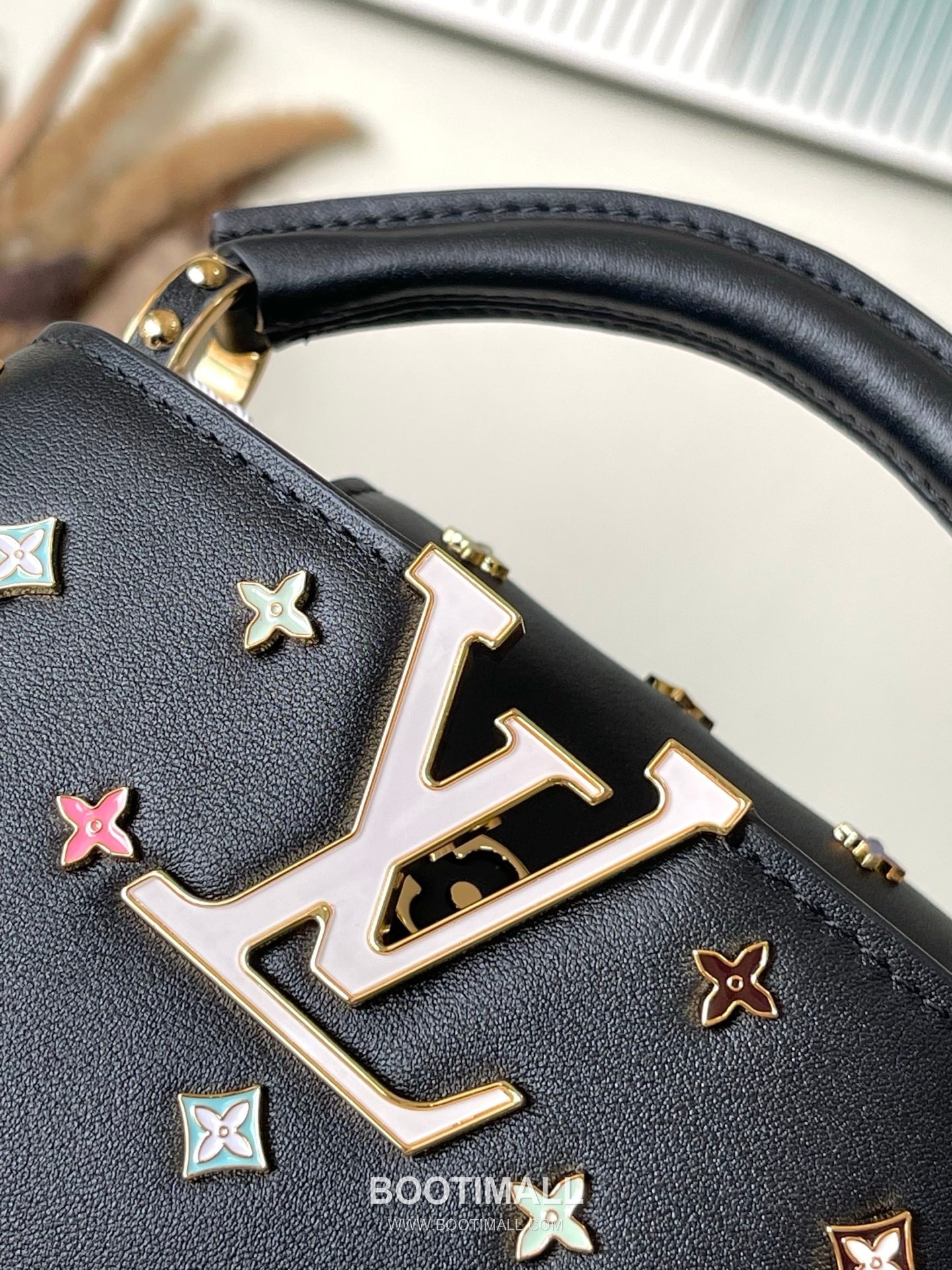 Louis Vuitton Capucines Mini Taurillon Leather Top Handle Shoulder Bag with Multicolor Strap Detail 루이비통 카퓌신 미니 토릴론 가죽 탑핸들 숄더백 멀티스트랩 M14165 21cm 5