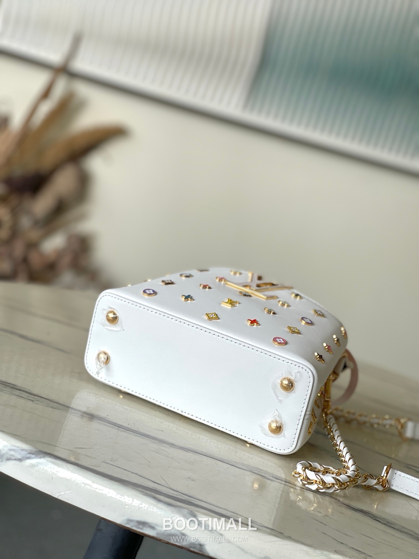 Louis Vuitton Capucines Mini Taurillon Leather Top Handle Shoulder Bag with Multicolor Strap Detail 루이비통 카퓌신 미니 토릴론 가죽 탑핸들 숄더백 멀티스트랩 M14165 21cm 4