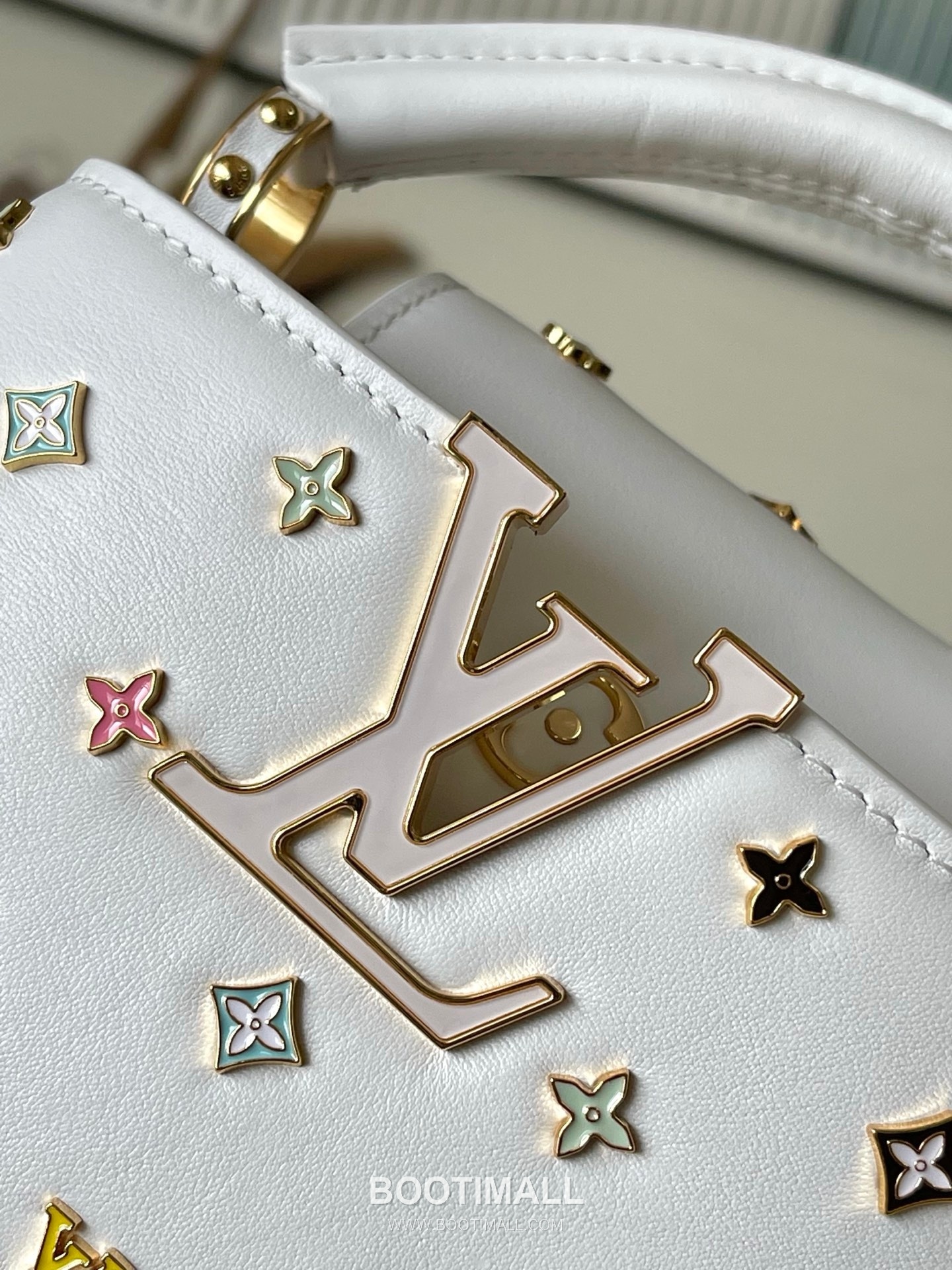 Louis Vuitton Capucines Mini Taurillon Leather Top Handle Shoulder Bag with Multicolor Strap Detail 루이비통 카퓌신 미니 토릴론 가죽 탑핸들 숄더백 멀티스트랩 M14165 21cm 5