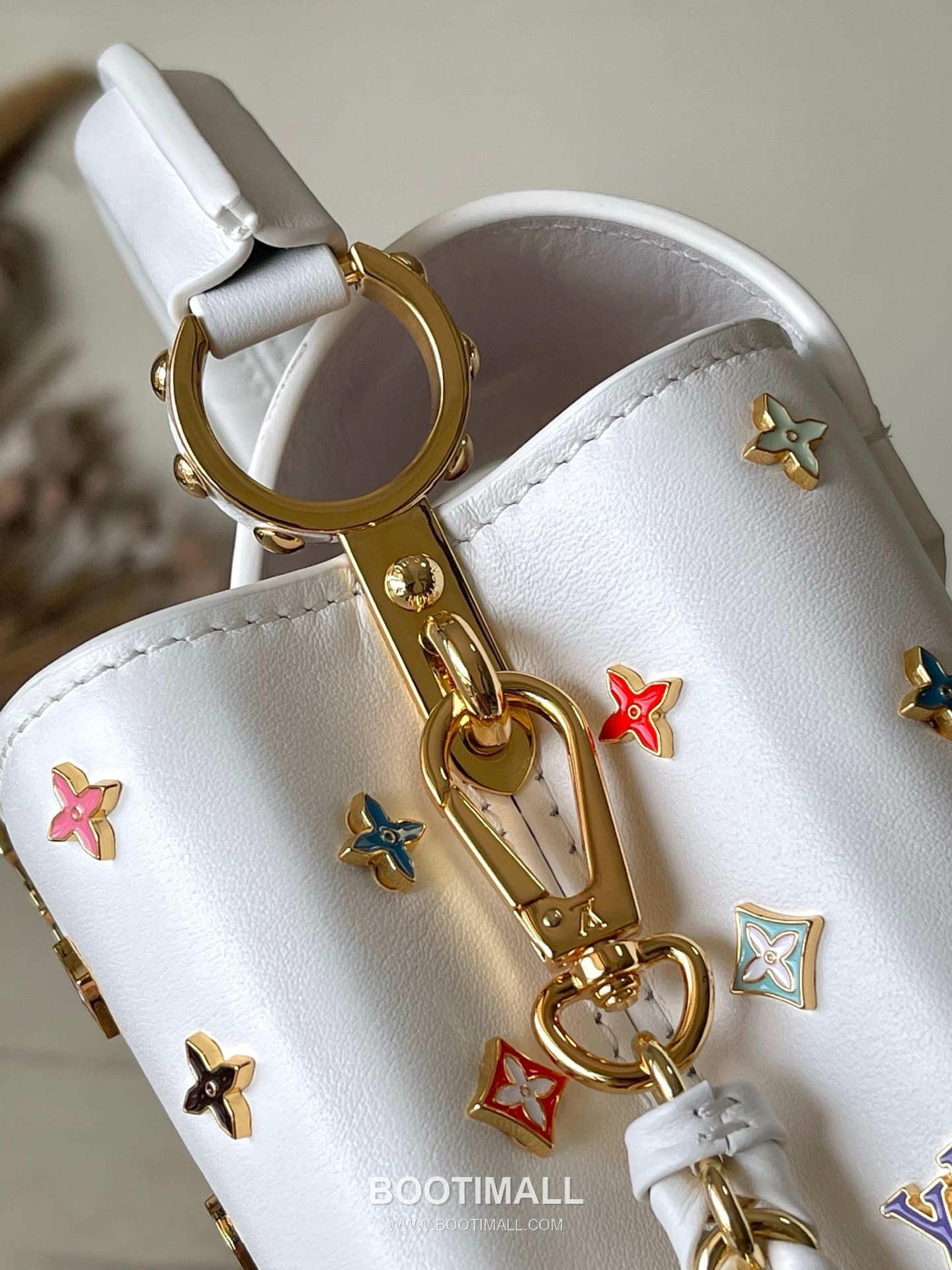 Louis Vuitton Capucines Mini Taurillon Leather Top Handle Shoulder Bag with Multicolor Strap Detail 루이비통 카퓌신 미니 토릴론 가죽 탑핸들 숄더백 멀티스트랩 M14165 21cm 6