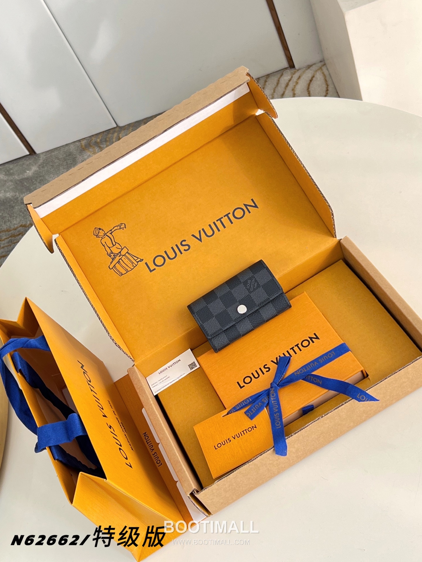 Louis Vuitton 6 Key Holder Monogram Canvas Key Case with Snap Closure 루이비통 6키 홀더 모노그램 캔버스 키케이스 스냅 N62662 10cm 1