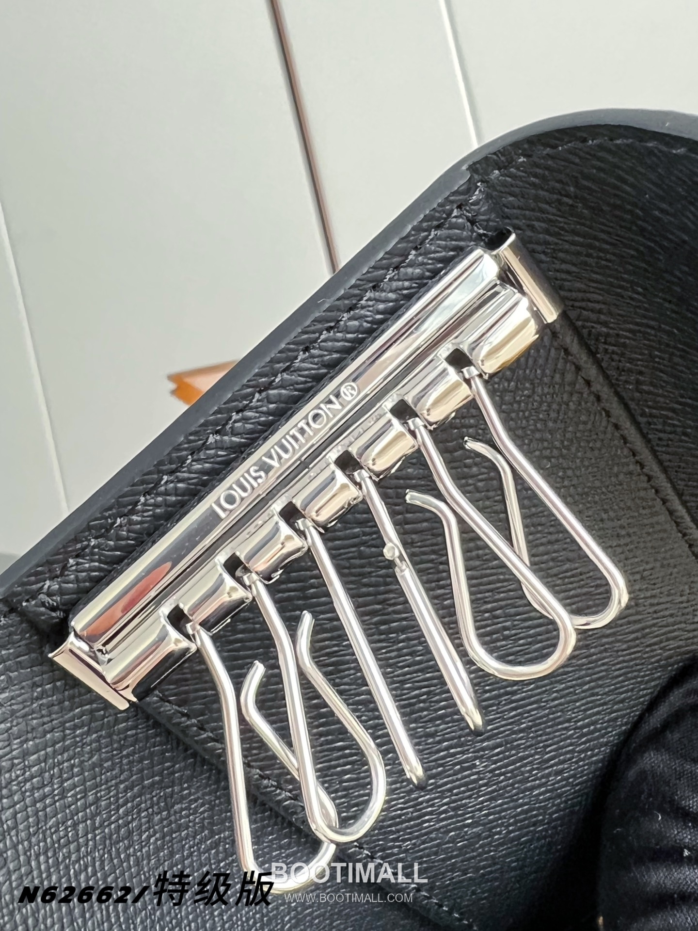 Louis Vuitton 6 Key Holder Monogram Canvas Key Case with Snap Closure 루이비통 6키 홀더 모노그램 캔버스 키케이스 스냅 N62662 10cm 8