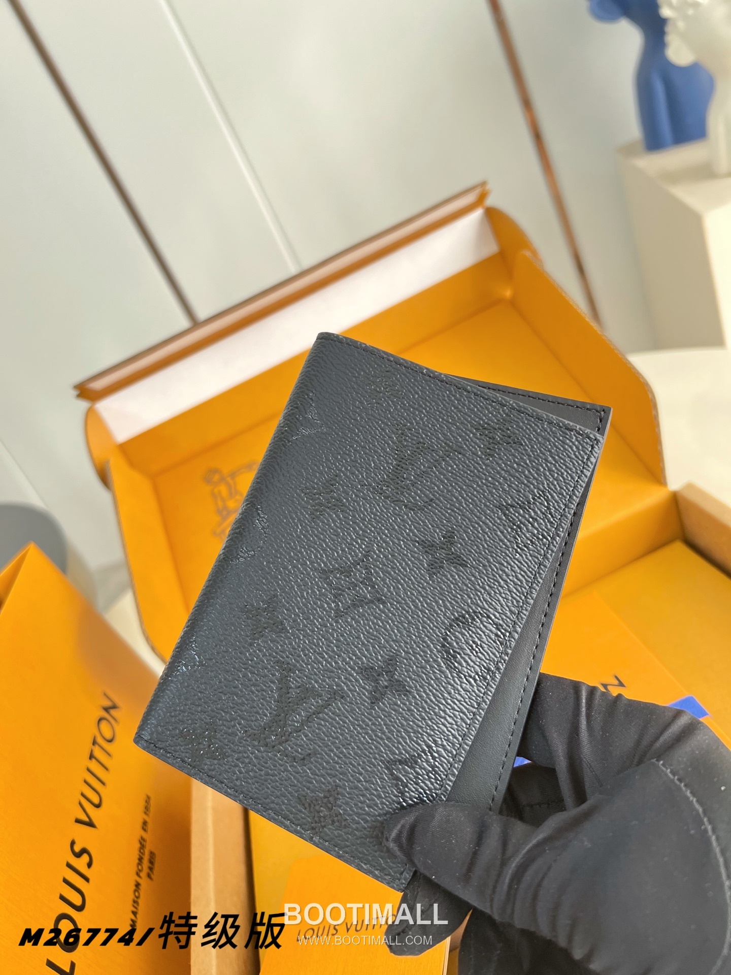 Louis Vuitton Passport Cover Monogram Midnight Canvas Case with Card Slot Detail 루이비통 패스포트 커버 모노그램 미드나잇 캔버스 여권지갑 M26774 14cm 2