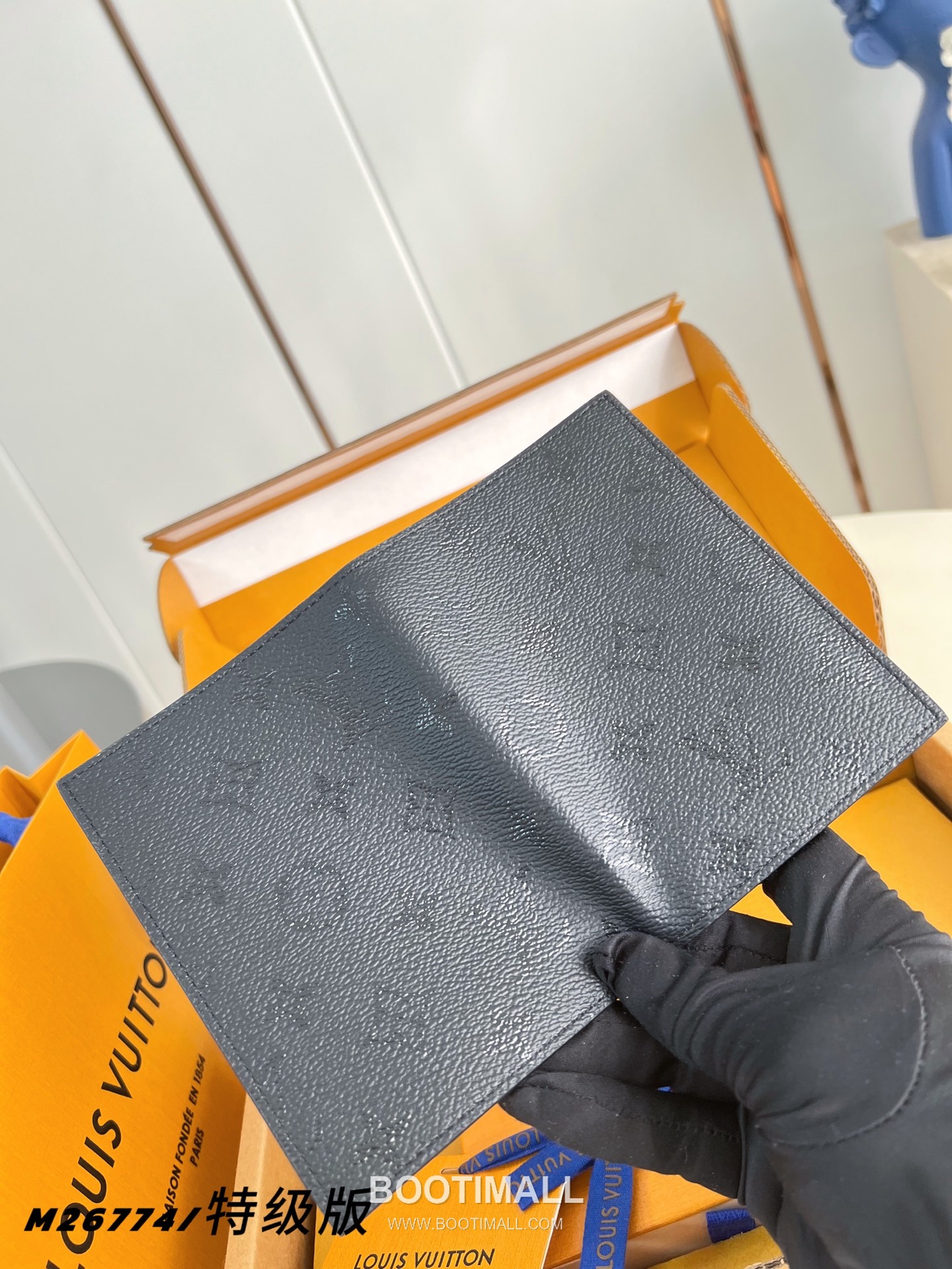 Louis Vuitton Passport Cover Monogram Midnight Canvas Case with Card Slot Detail 루이비통 패스포트 커버 모노그램 미드나잇 캔버스 여권지갑 M26774 14cm 4