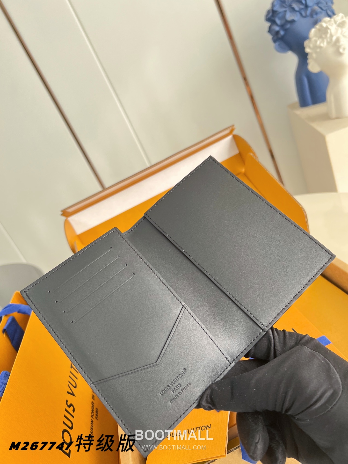 Louis Vuitton Passport Cover Monogram Midnight Canvas Case with Card Slot Detail 루이비통 패스포트 커버 모노그램 미드나잇 캔버스 여권지갑 M26774 14cm 5