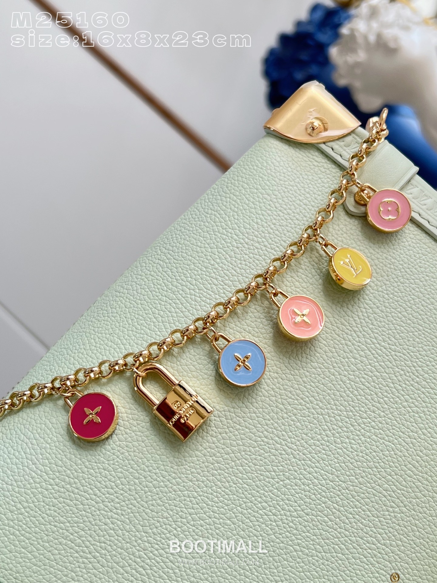 Louis Vuitton Side Trunk MM Cowhide Leather Shoulder Bag with Chain Detail 루이비통 사이드 트렁크 MM 카우하이드 숄더백 체인디테일 M25160 23.5cm 4