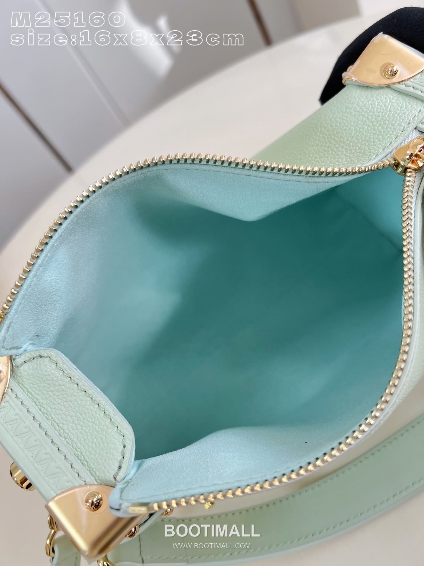 Louis Vuitton Side Trunk MM Cowhide Leather Shoulder Bag with Chain Detail 루이비통 사이드 트렁크 MM 카우하이드 숄더백 체인디테일 M25160 23.5cm 13