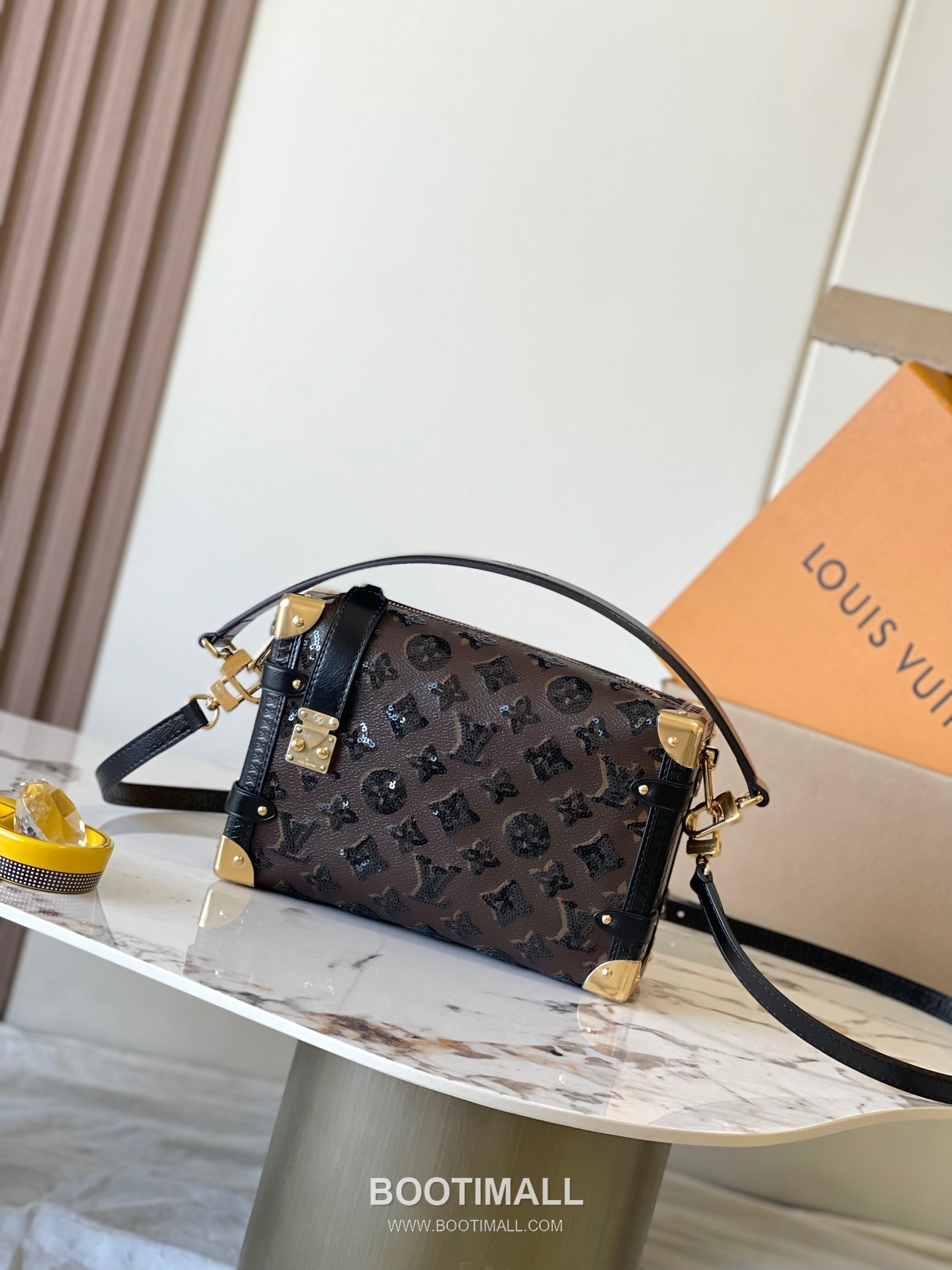 Louis Vuitton Side Trunk MM Canvas Crossbody Bag with Metal Lock Detail 루이비통 사이드 트렁크 MM 캔버스 크로스바디백 메탈락 M27036 23.5cm 6