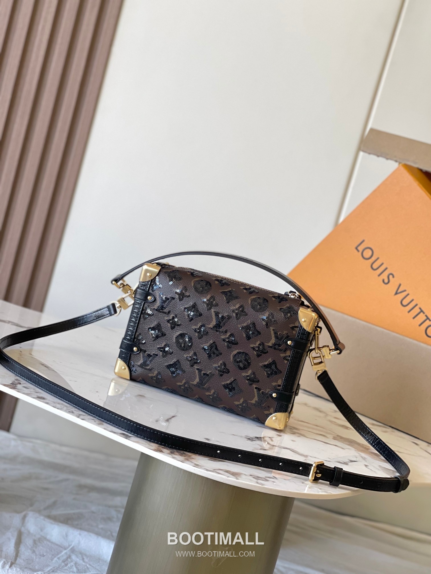 Louis Vuitton Side Trunk MM Canvas Crossbody Bag with Metal Lock Detail 루이비통 사이드 트렁크 MM 캔버스 크로스바디백 메탈락 M27036 23.5cm 8
