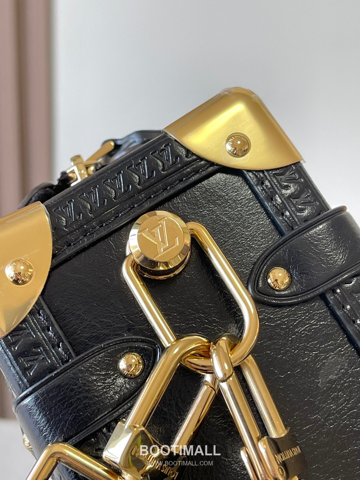 Louis Vuitton Side Trunk MM Canvas Crossbody Bag with Metal Lock Detail 루이비통 사이드 트렁크 MM 캔버스 크로스바디백 메탈락 M27036 23.5cm 10