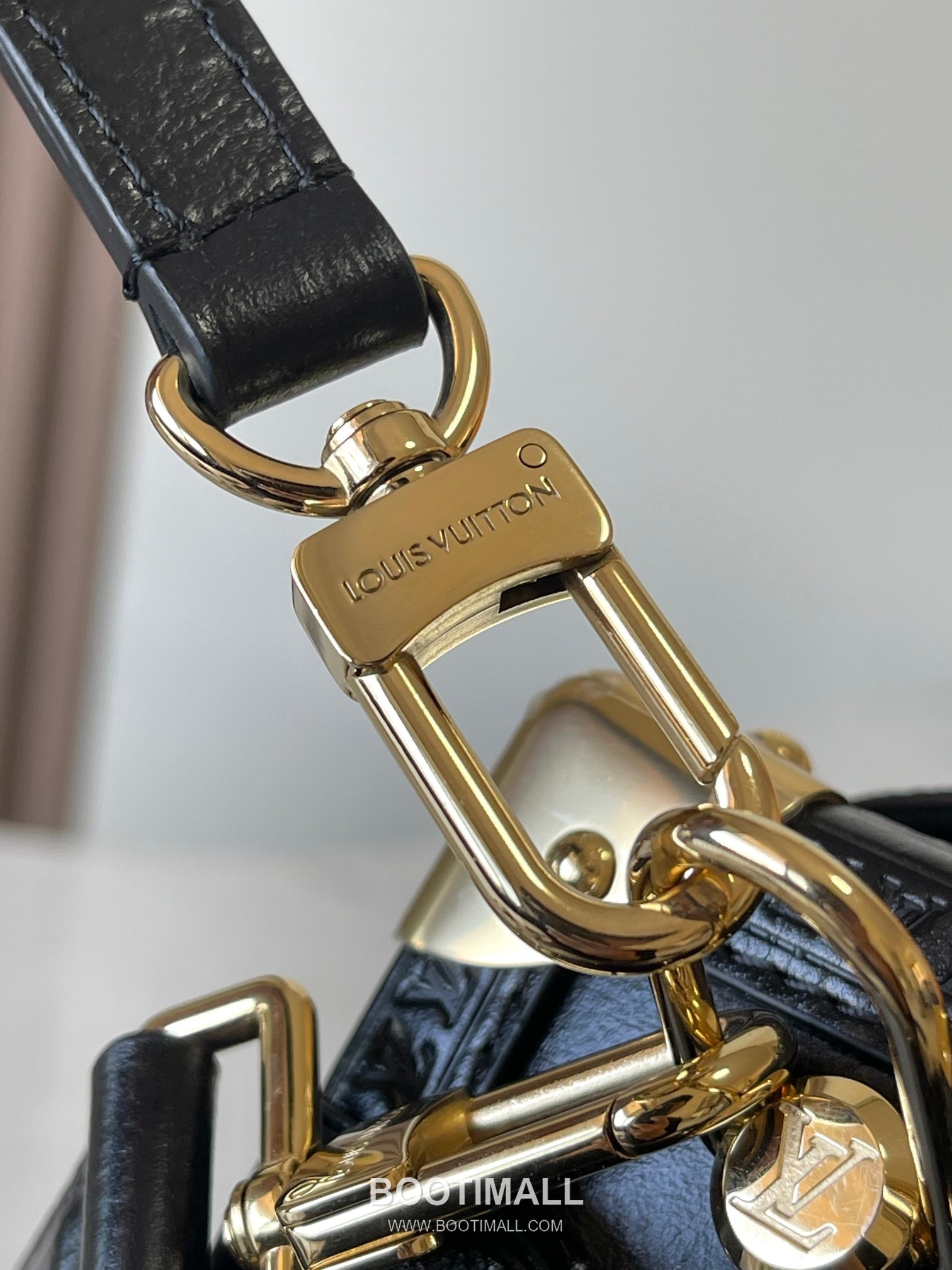 Louis Vuitton Side Trunk MM Canvas Crossbody Bag with Metal Lock Detail 루이비통 사이드 트렁크 MM 캔버스 크로스바디백 메탈락 M27036 23.5cm 12