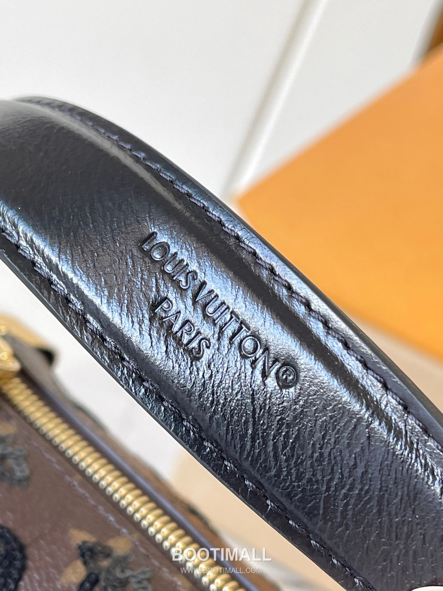 Louis Vuitton Side Trunk MM Canvas Crossbody Bag with Metal Lock Detail 루이비통 사이드 트렁크 MM 캔버스 크로스바디백 메탈락 M27036 23.5cm 13