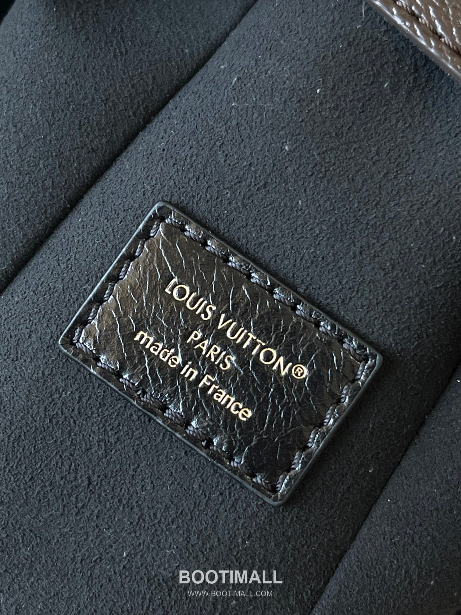 Louis Vuitton Side Trunk MM Canvas Crossbody Bag with Metal Lock Detail 루이비통 사이드 트렁크 MM 캔버스 크로스바디백 메탈락 M27036 23.5cm 15