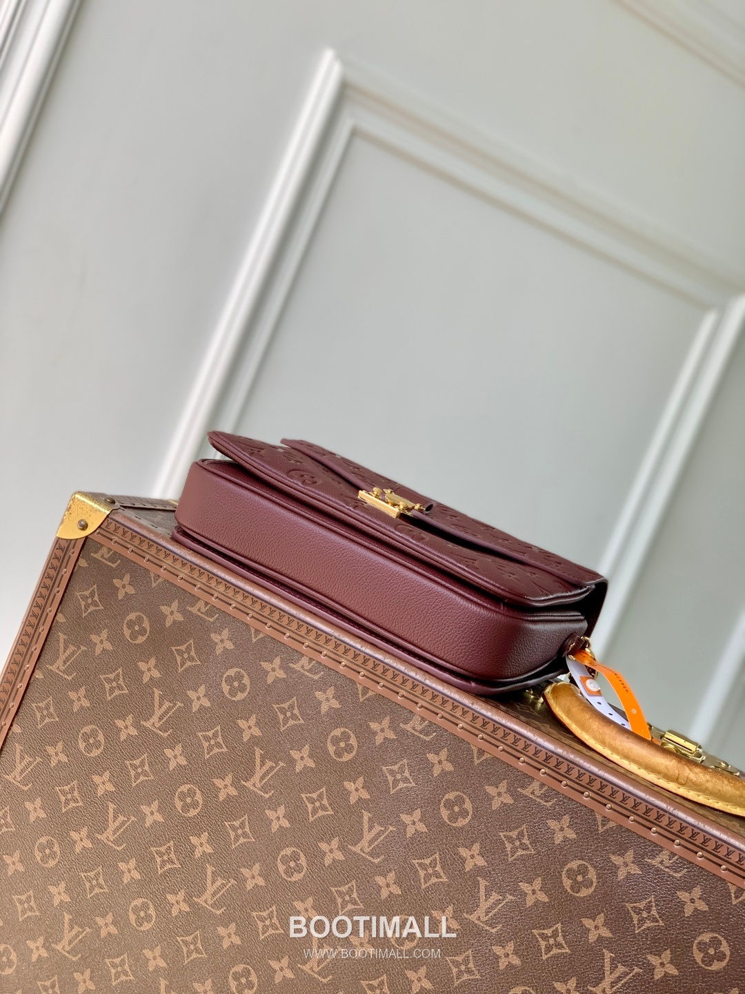 Louis Vuitton Pochette Métis Monogram Empreinte Leather Shoulder Bag with S-Lock Detail 루이비통 포쉐트 메티스 앙프렝뜨 가죽 숄더백 S락 M41487 25cm 4