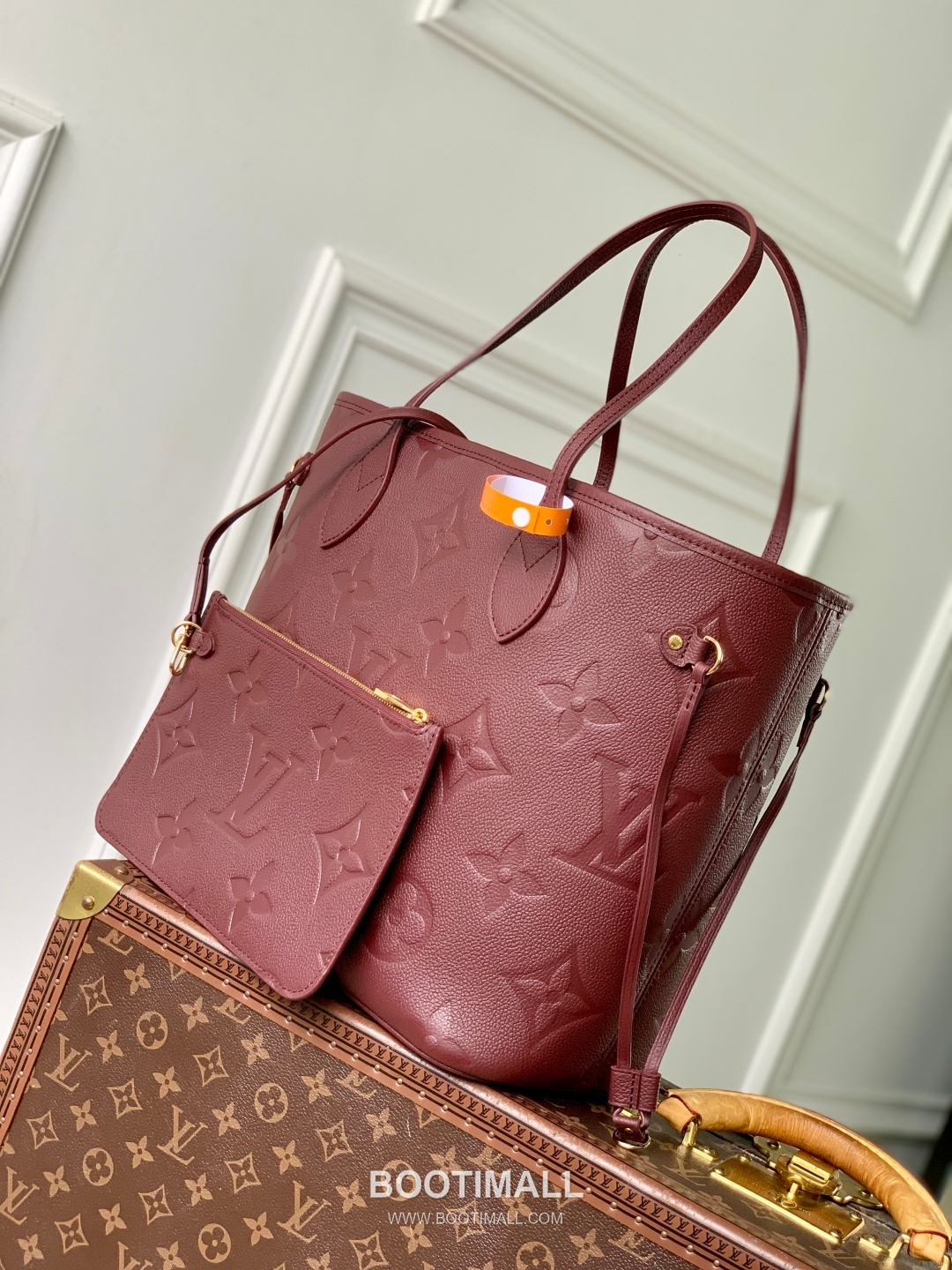 Louis Vuitton Neverfull MM Monogram Empreinte Leather Tote Bag with Detachable Pouch Detail 루이비통 네버풀 MM 앙프렝뜨 가죽 토트백 탈부착파우치 M25855 31cm 2