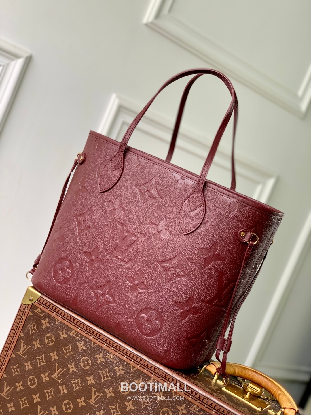 Louis Vuitton Neverfull MM Monogram Empreinte Leather Tote Bag with Detachable Pouch Detail 루이비통 네버풀 MM 앙프렝뜨 가죽 토트백 탈부착파우치 M25855 31cm 3