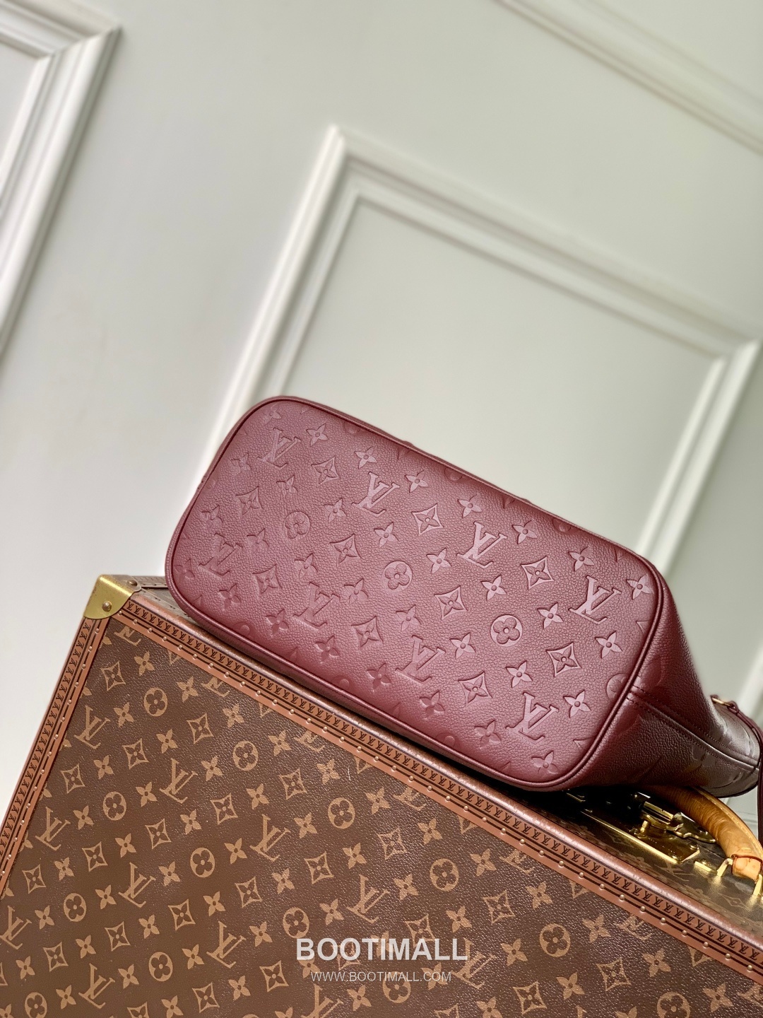 Louis Vuitton Neverfull MM Monogram Empreinte Leather Tote Bag with Detachable Pouch Detail 루이비통 네버풀 MM 앙프렝뜨 가죽 토트백 탈부착파우치 M25855 31cm 4
