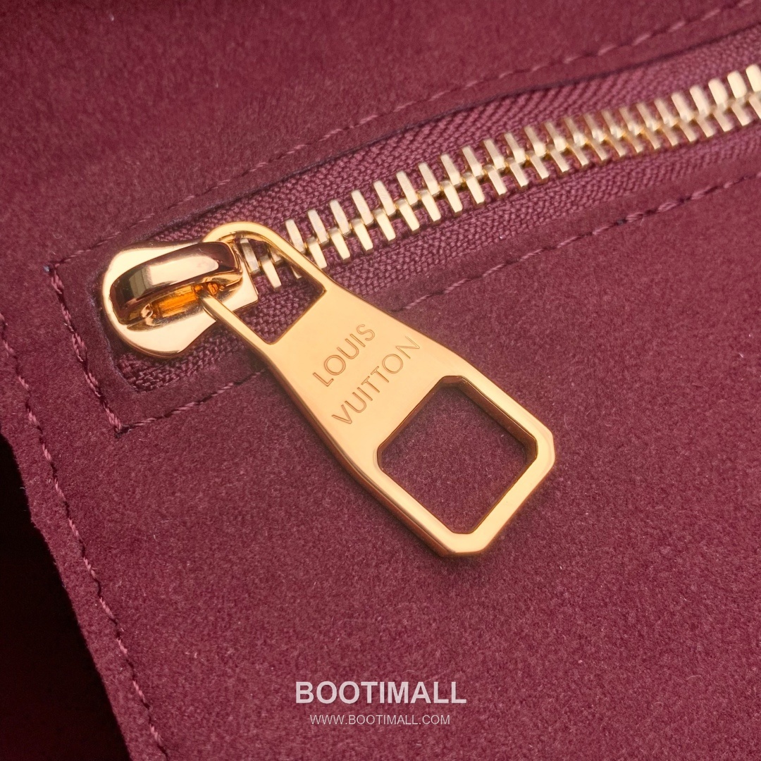 Louis Vuitton Neverfull MM Monogram Empreinte Leather Tote Bag with Detachable Pouch Detail 루이비통 네버풀 MM 앙프렝뜨 가죽 토트백 탈부착파우치 M25855 31cm 7