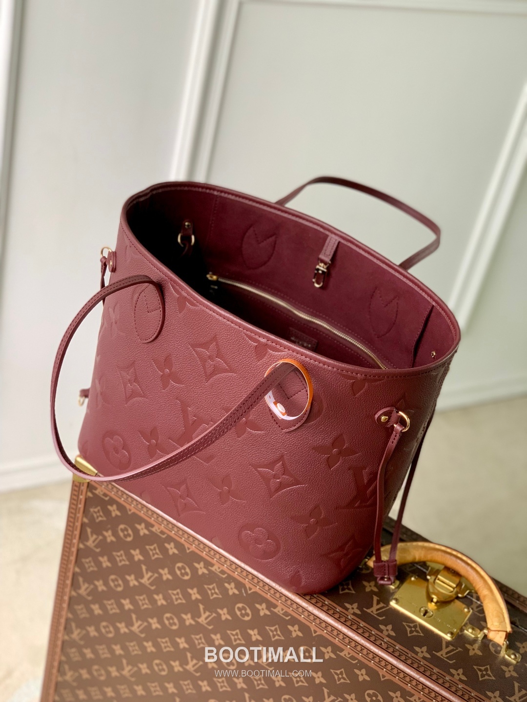 Louis Vuitton Neverfull MM Monogram Empreinte Leather Tote Bag with Detachable Pouch Detail 루이비통 네버풀 MM 앙프렝뜨 가죽 토트백 탈부착파우치 M25855 31cm 9