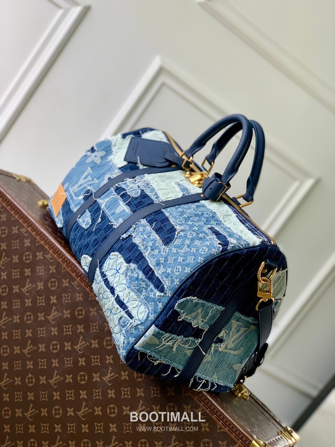 Louis Vuitton Keepall Bandoulière 50 Damier Denim Travel Bag with Koi Patchwork Detail 루이비통 키폴 반둘리에 50 다미에 데님 여행가방 코이패치 M26117 50cm 2