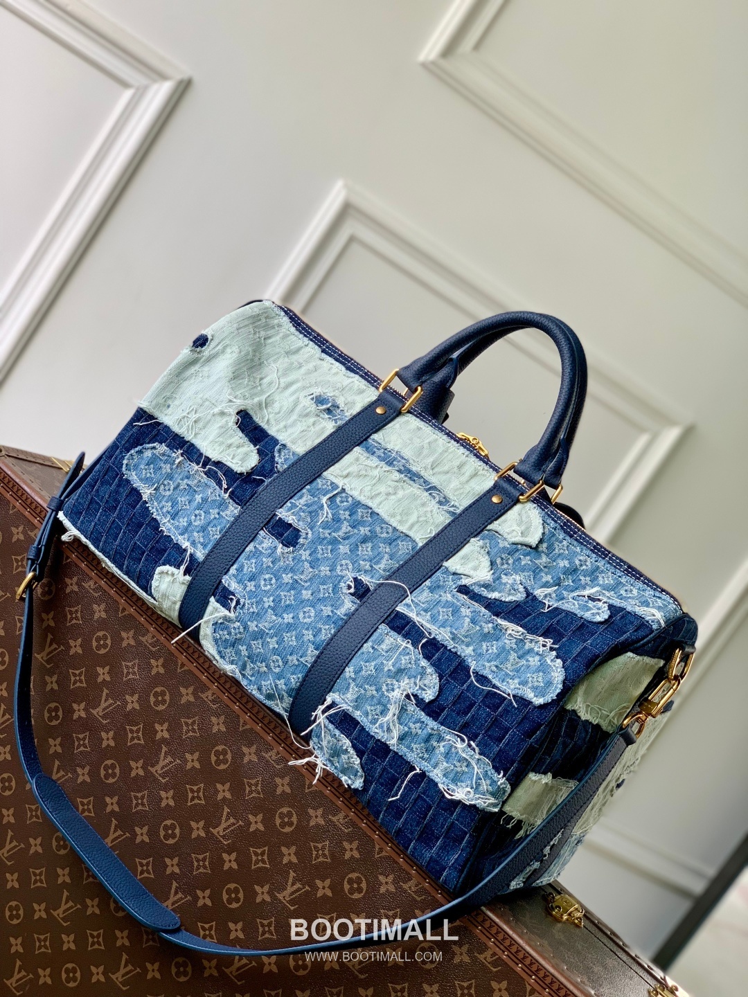 Louis Vuitton Keepall Bandoulière 50 Damier Denim Travel Bag with Koi Patchwork Detail 루이비통 키폴 반둘리에 50 다미에 데님 여행가방 코이패치 M26117 50cm 3