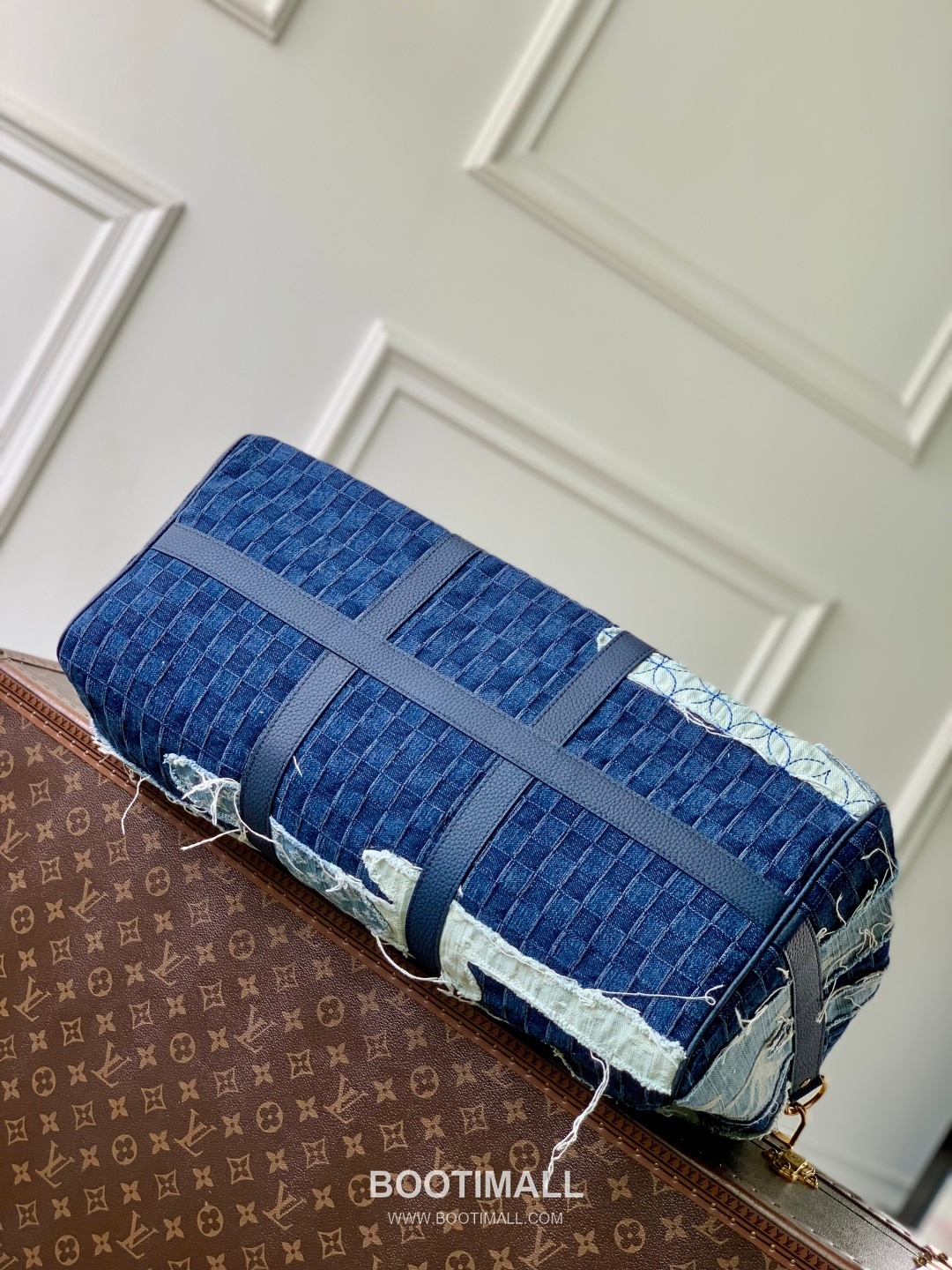 Louis Vuitton Keepall Bandoulière 50 Damier Denim Travel Bag with Koi Patchwork Detail 루이비통 키폴 반둘리에 50 다미에 데님 여행가방 코이패치 M26117 50cm 4