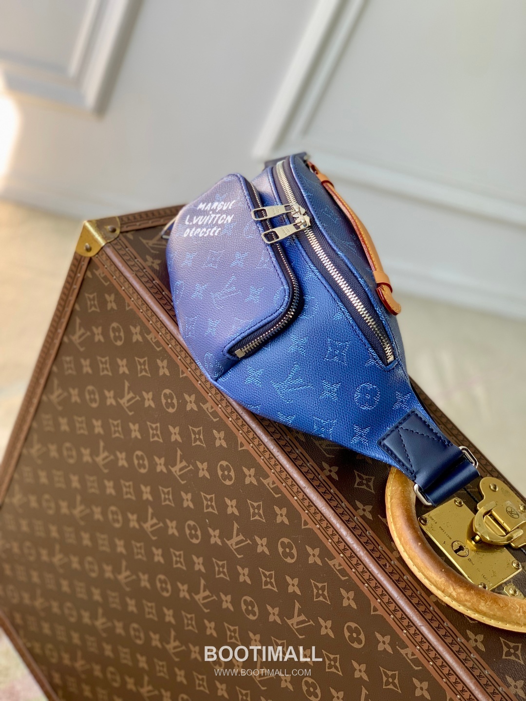 Louis Vuitton Rush Monogram Heritage Canvas Belt Bag with Logo Detail 루이비통 러시 모노그램 헤리티지 벨트백 로고디테일 M26821 30cm 2