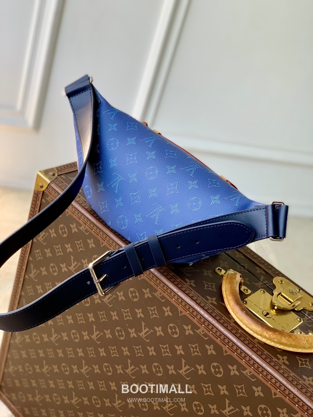 Louis Vuitton Rush Monogram Heritage Canvas Belt Bag with Logo Detail 루이비통 러시 모노그램 헤리티지 벨트백 로고디테일 M26821 30cm 3