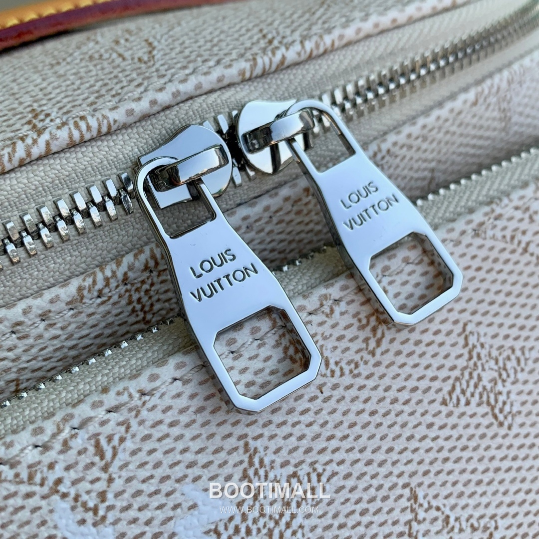 Louis Vuitton Rush Monogram Heritage Canvas Belt Bag with Logo Detail 루이비통 러시 모노그램 헤리티지 벨트백 로고디테일 M26821 30cm 4