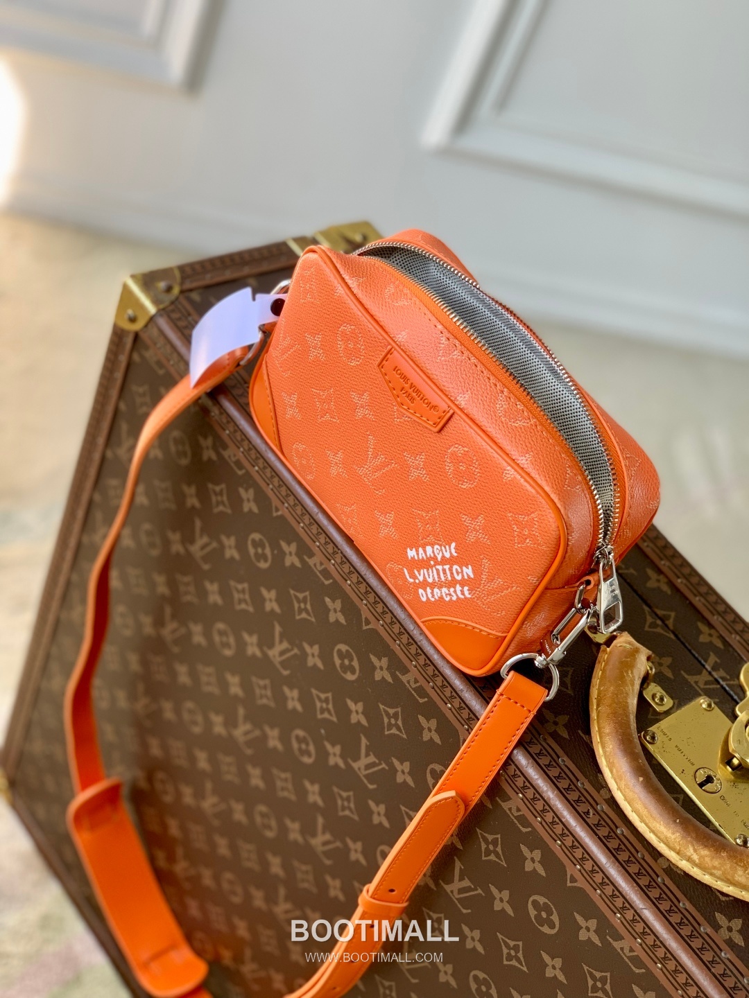 Louis Vuitton Trocadéro Mini Monogram Heritage Canvas Crossbody Bag with Leather Trim Detail 루이비통 트로카데로 미니 모노그램 헤리티지 크로스백 레더트림 M26825 20cm 9