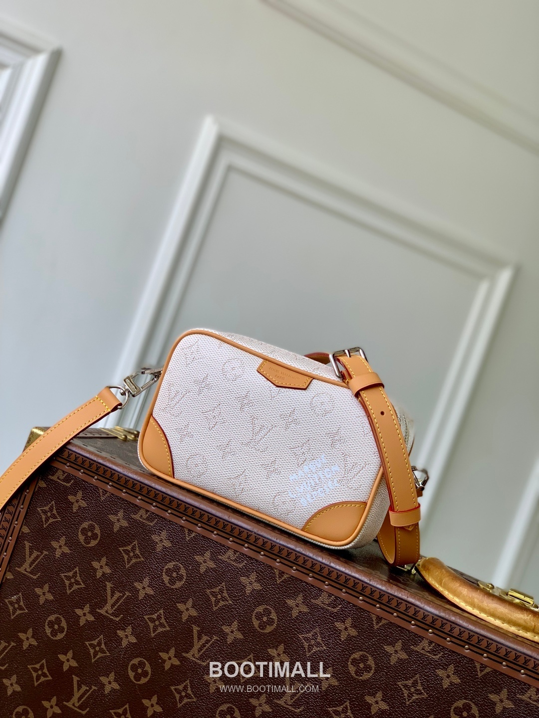 Louis Vuitton Trocadéro Mini Monogram Heritage Canvas Crossbody Bag with Leather Trim Detail 루이비통 트로카데로 미니 모노그램 헤리티지 크로스백 레더트림 M26825 20cm 1