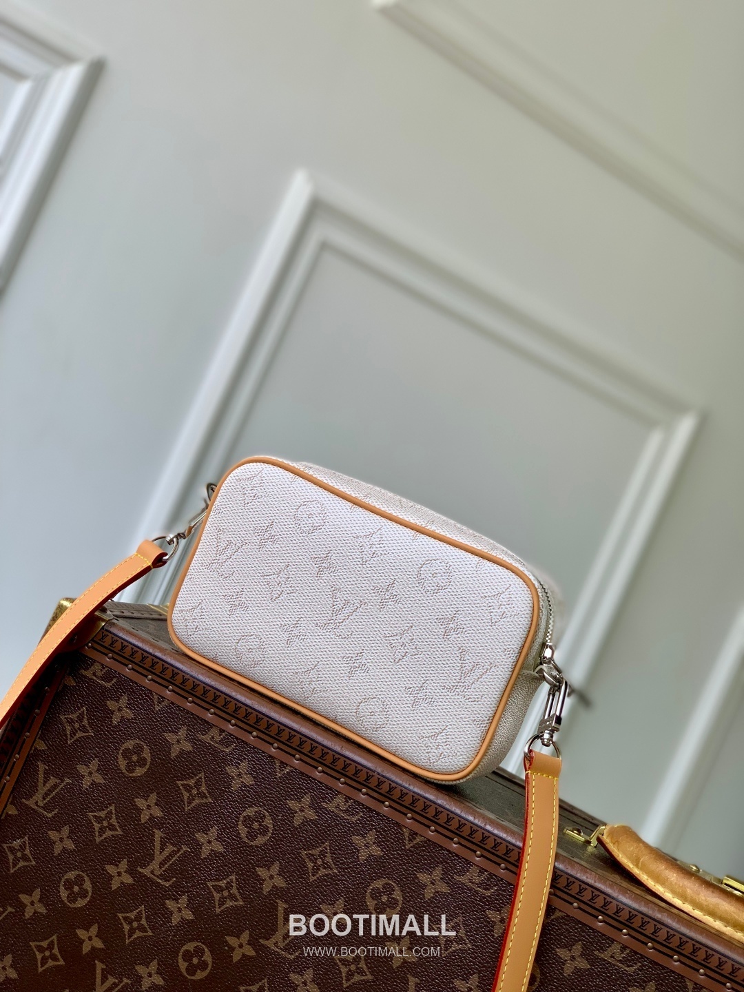 Louis Vuitton Trocadéro Mini Monogram Heritage Canvas Crossbody Bag with Leather Trim Detail 루이비통 트로카데로 미니 모노그램 헤리티지 크로스백 레더트림 M26825 20cm 3