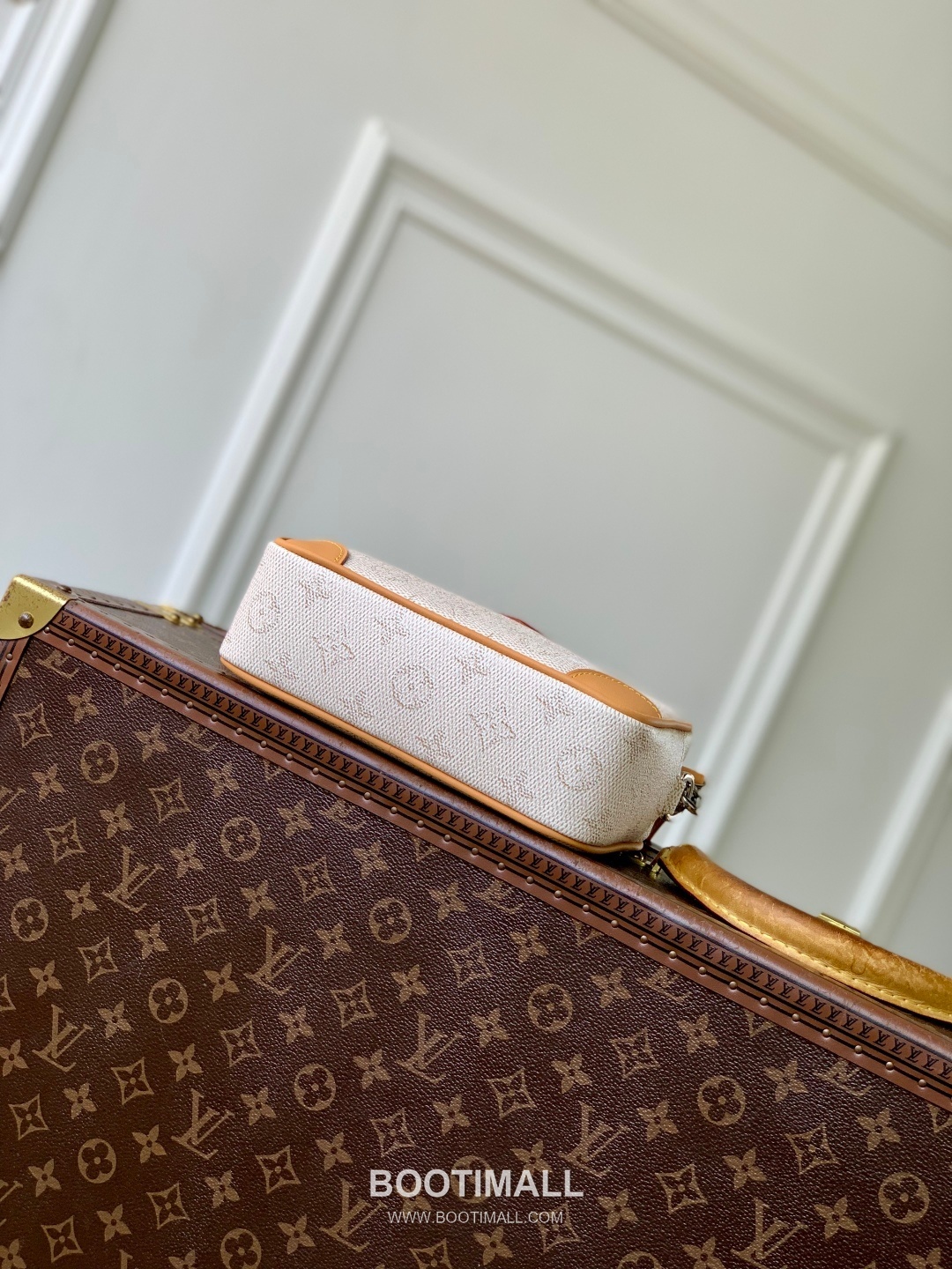 Louis Vuitton Trocadéro Mini Monogram Heritage Canvas Crossbody Bag with Leather Trim Detail 루이비통 트로카데로 미니 모노그램 헤리티지 크로스백 레더트림 M26825 20cm 4