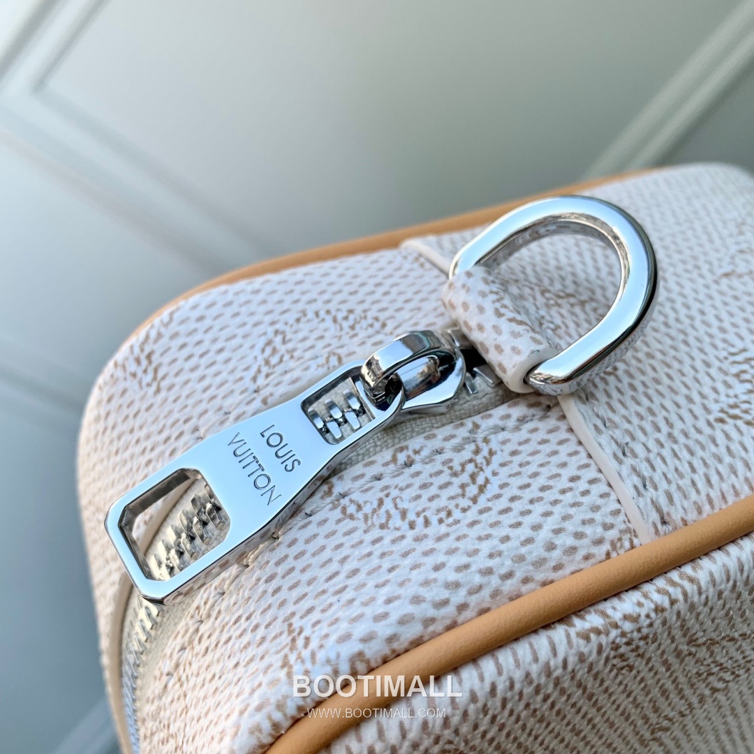 Louis Vuitton Trocadéro Mini Monogram Heritage Canvas Crossbody Bag with Leather Trim Detail 루이비통 트로카데로 미니 모노그램 헤리티지 크로스백 레더트림 M26825 20cm 6