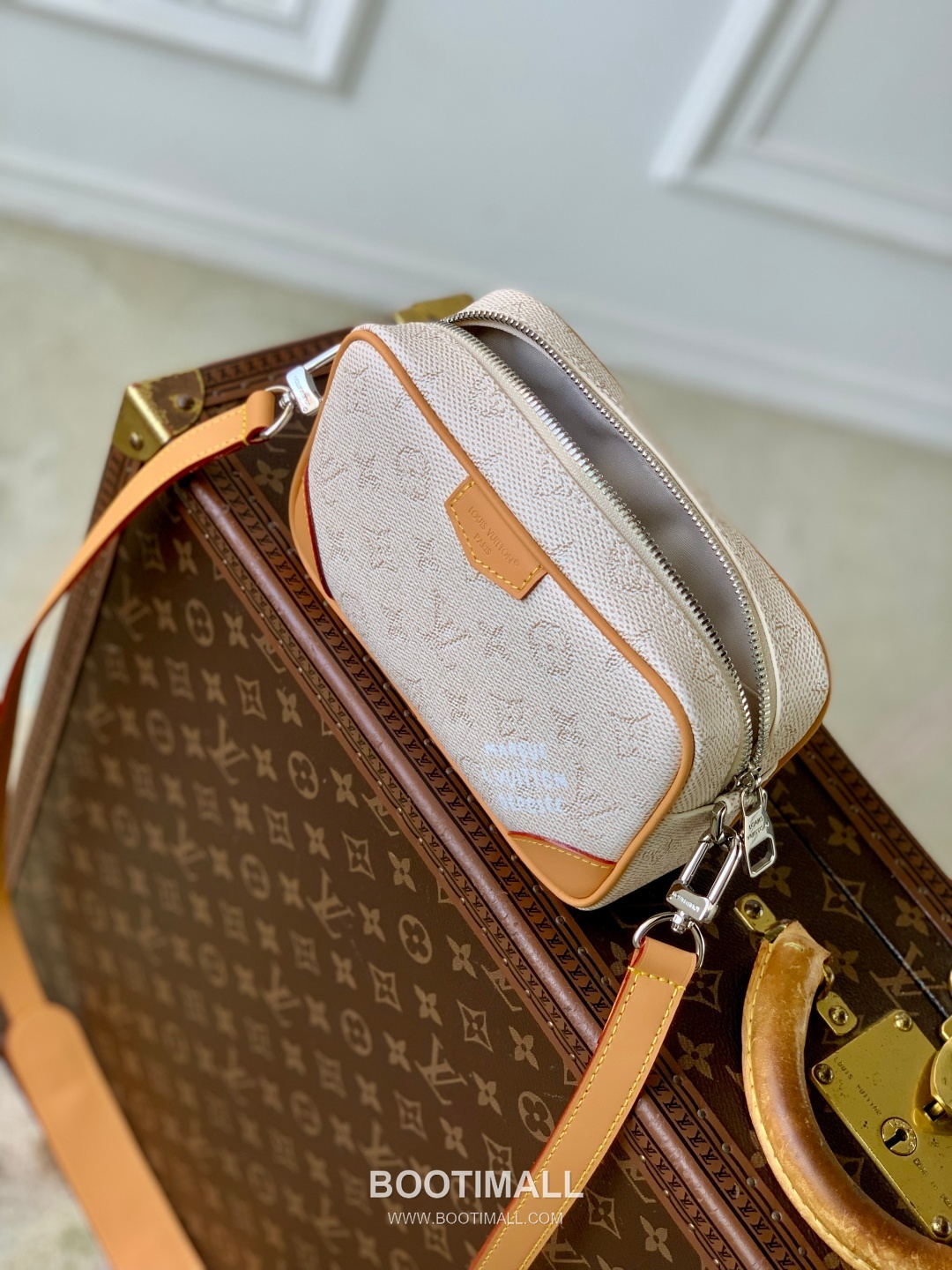 Louis Vuitton Trocadéro Mini Monogram Heritage Canvas Crossbody Bag with Leather Trim Detail 루이비통 트로카데로 미니 모노그램 헤리티지 크로스백 레더트림 M26825 20cm 9