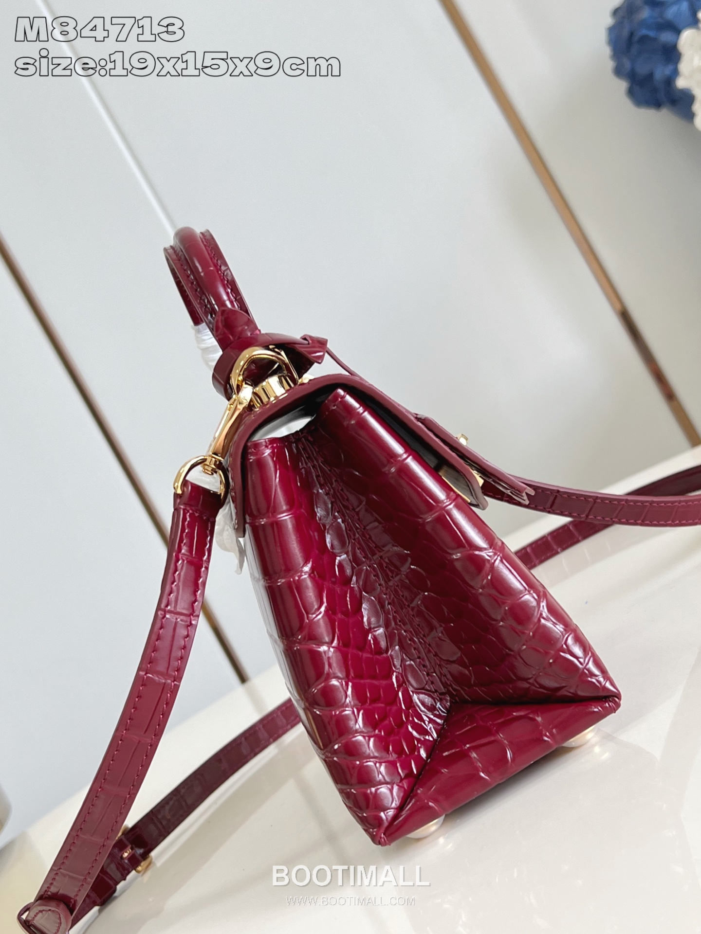 Louis Vuitton Rose des Vents Mini Crocodile Embossed Calfskin Top Handle Bag with LV Padlock Detail 루이비통 로즈 데 방 미니 악어엠보 카프스킨 탑핸들백 패드락 M84713 19cm 4