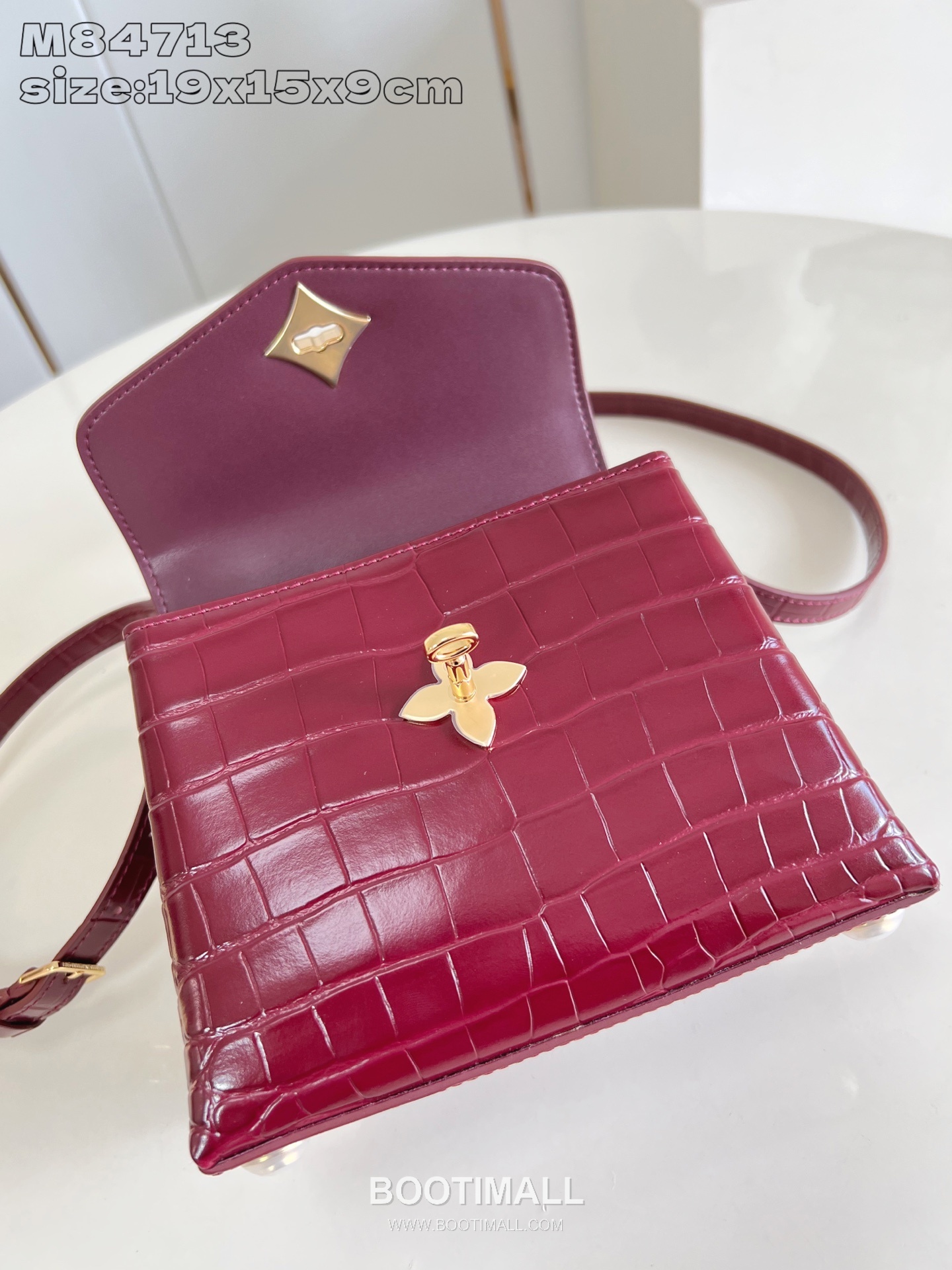 Louis Vuitton Rose des Vents Mini Crocodile Embossed Calfskin Top Handle Bag with LV Padlock Detail 루이비통 로즈 데 방 미니 악어엠보 카프스킨 탑핸들백 패드락 M84713 19cm 7
