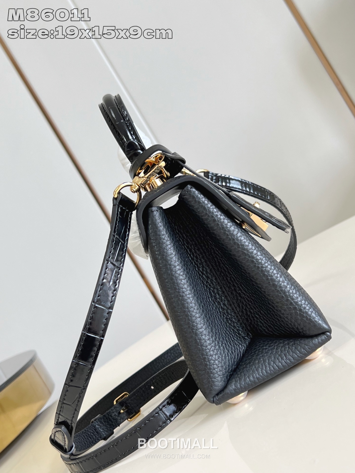 Louis Vuitton Rose des Vents Mini Crocodile Embossed Calfskin Top Handle Bag with LV Padlock Detail 루이비통 로즈 데 방 미니 악어엠보 카프스킨 탑핸들백 패드락 M86011 19cm 4