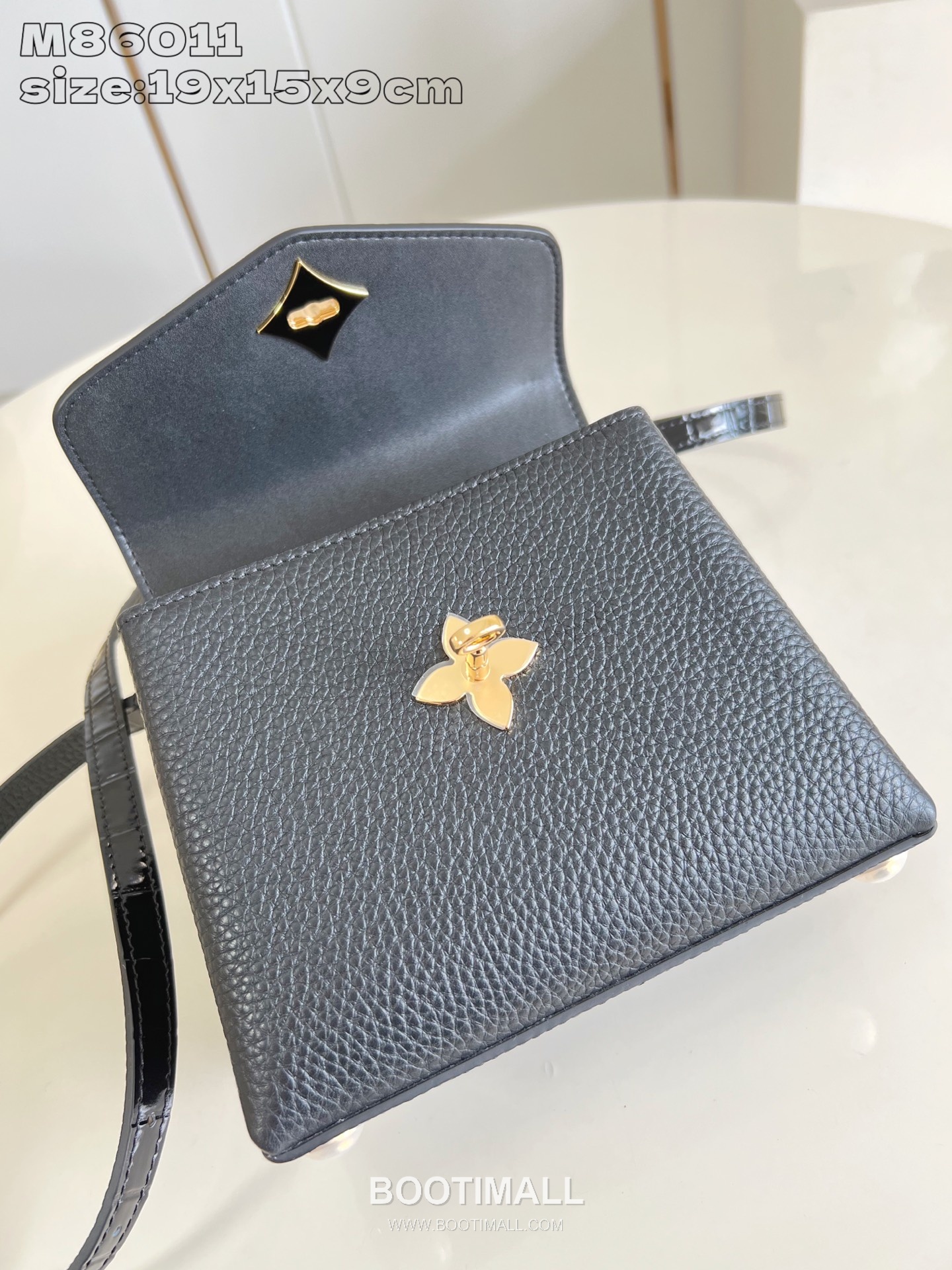 Louis Vuitton Rose des Vents Mini Crocodile Embossed Calfskin Top Handle Bag with LV Padlock Detail 루이비통 로즈 데 방 미니 악어엠보 카프스킨 탑핸들백 패드락 M86011 19cm 7