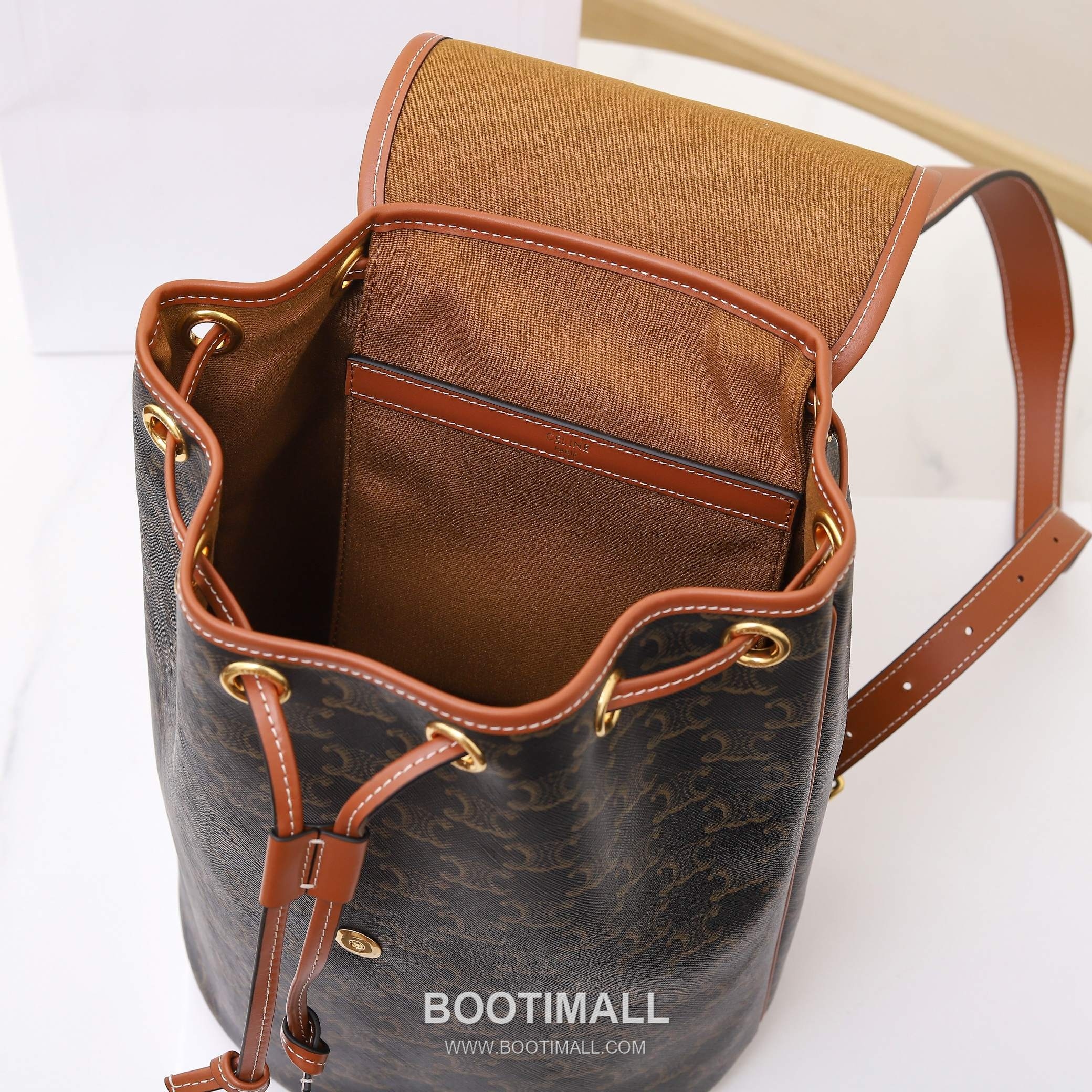 Celine Large Backpack Cowhide Leather Casual Bag with Minimal Design 셀린느 라지 백팩 카우하이드 레더 캐주얼백 미니멀디자인 117902 29.5cm 18