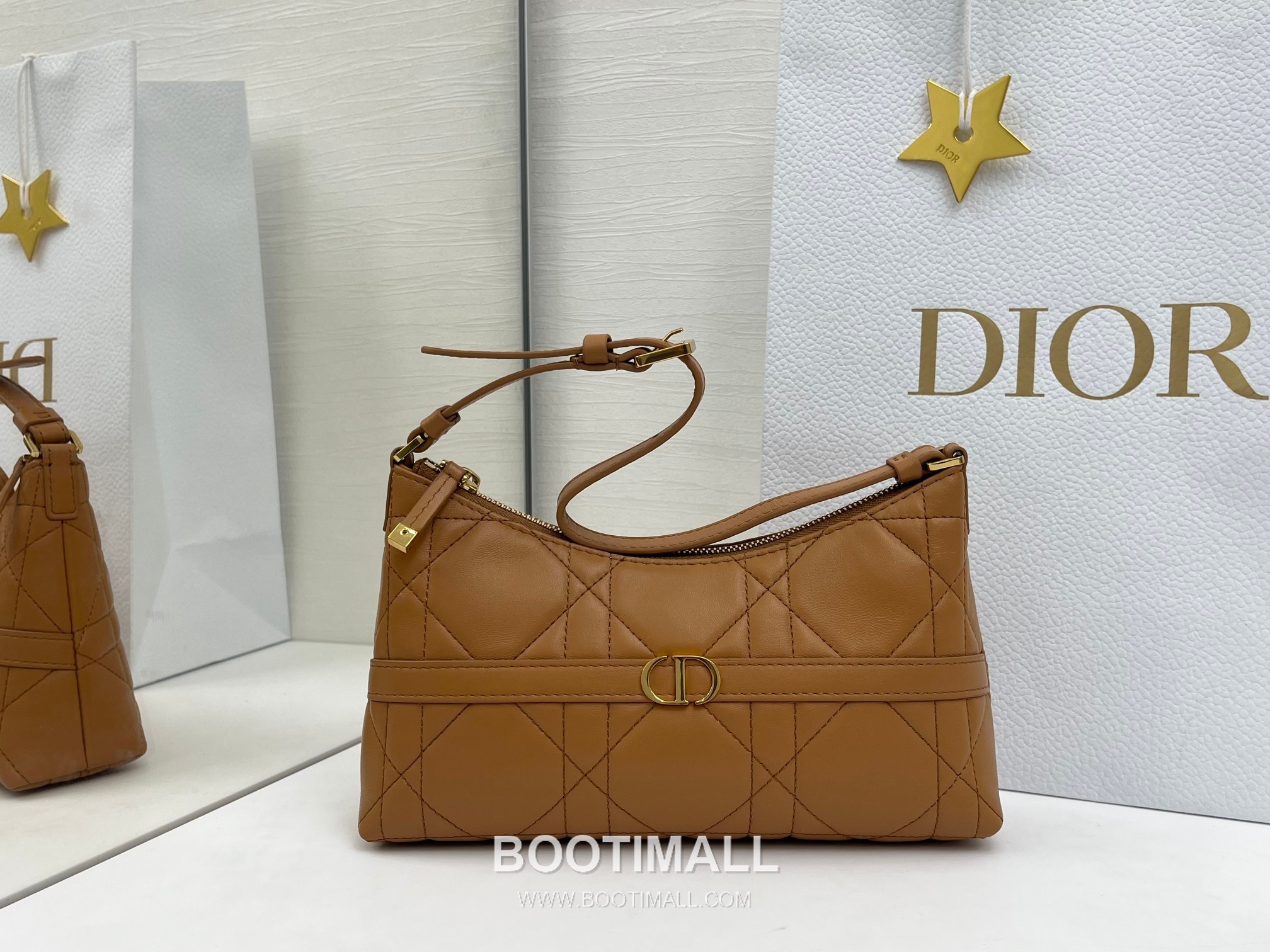 Dior 30 Montaigne Lambskin Shoulder Bag with CD Logo Zip Detail 디올 30 몽테뉴 램스킨 숄더백 CD로고 지퍼 5232 23cm 1
