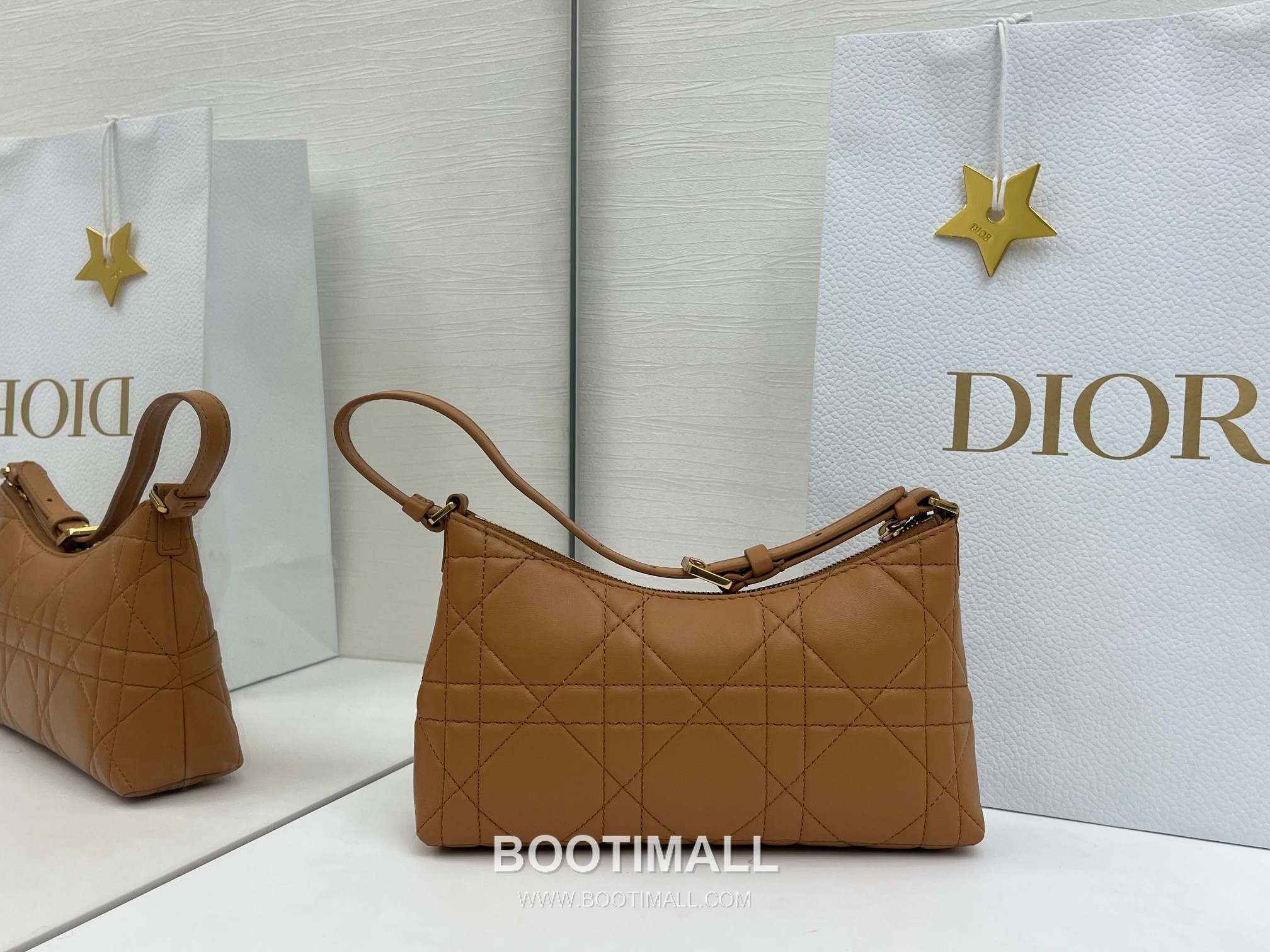 Dior 30 Montaigne Lambskin Shoulder Bag with CD Logo Zip Detail 디올 30 몽테뉴 램스킨 숄더백 CD로고 지퍼 5232 23cm 2