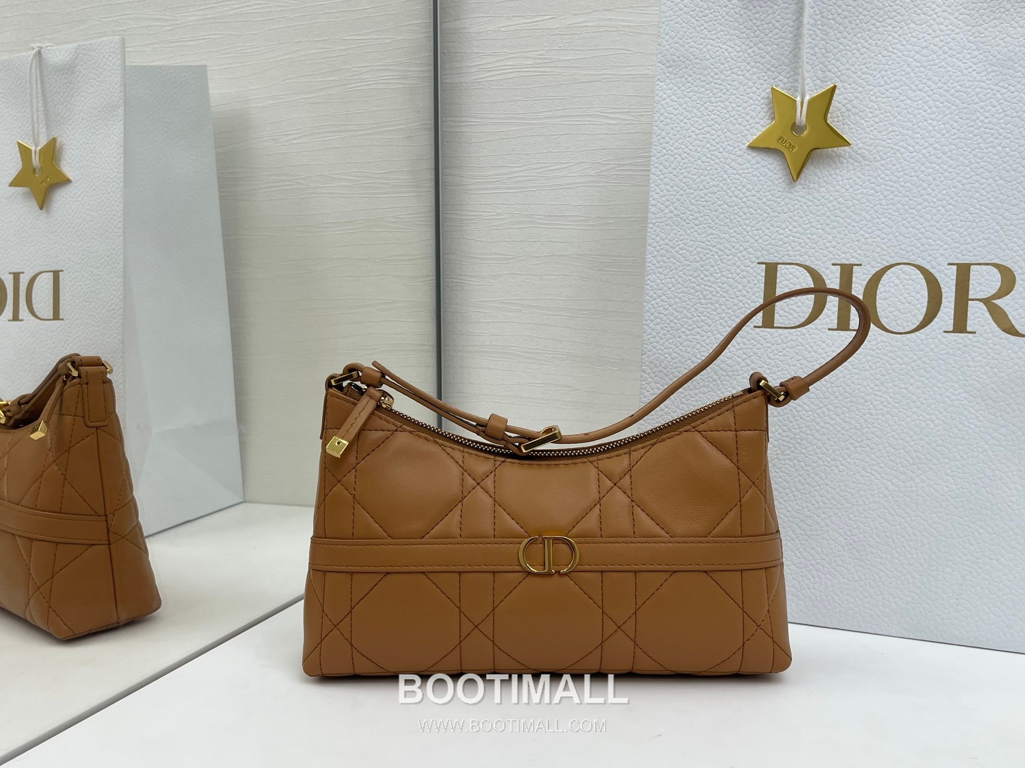 Dior 30 Montaigne Lambskin Shoulder Bag with CD Logo Zip Detail 디올 30 몽테뉴 램스킨 숄더백 CD로고 지퍼 5232 23cm 3