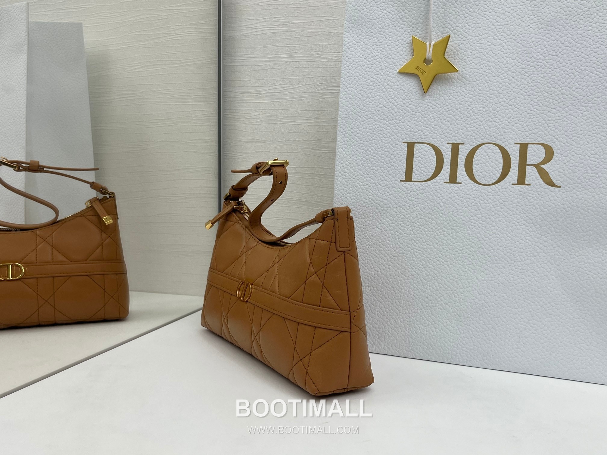 Dior 30 Montaigne Lambskin Shoulder Bag with CD Logo Zip Detail 디올 30 몽테뉴 램스킨 숄더백 CD로고 지퍼 5232 23cm 4